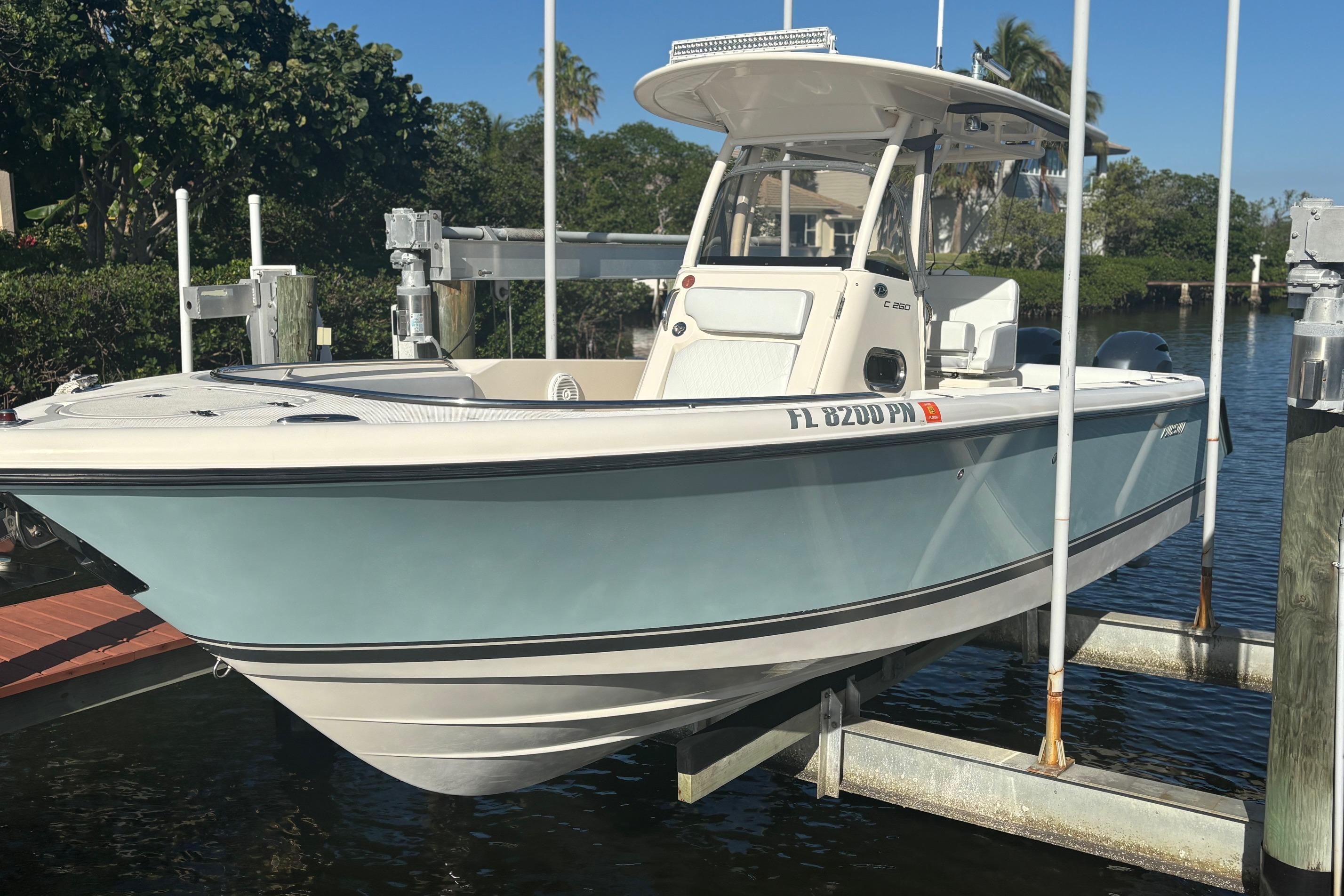 2014 Pursuit C 260 Center Console