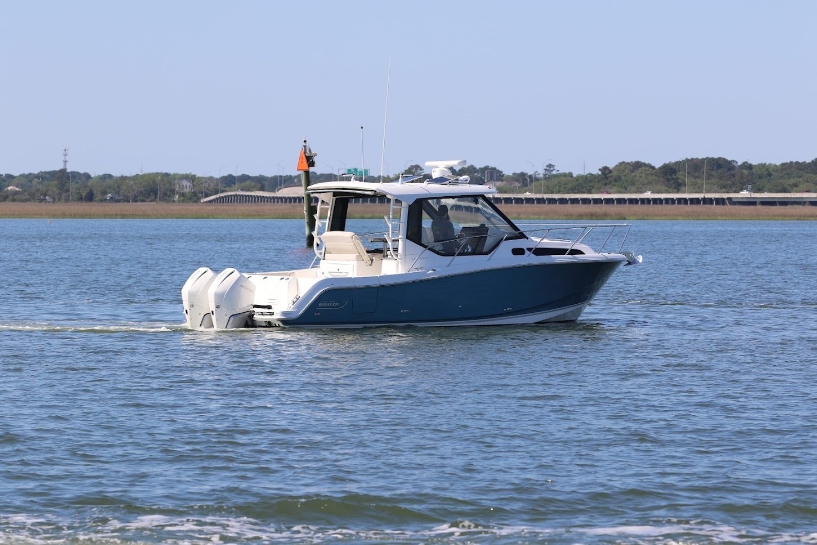 2021 Boston Whaler 325 Conquest - Image 2