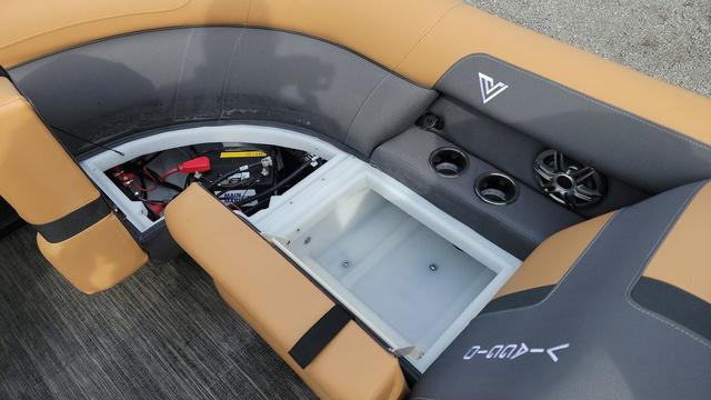 2025 Viaggio LAGO X 22U Tri-Toon (25" Tubes) - 22