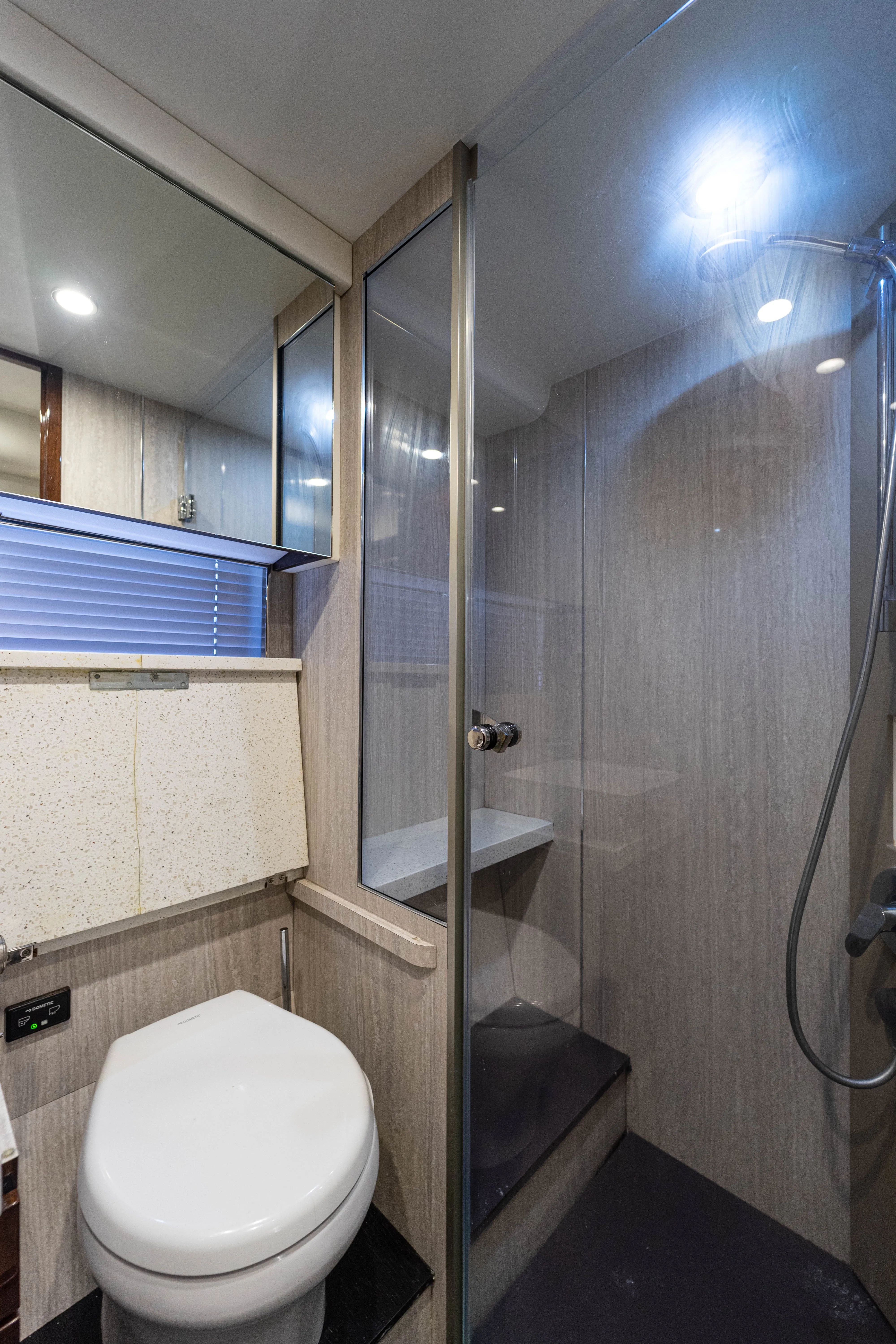 2019 Fairline Squadron 53 - Image 38
