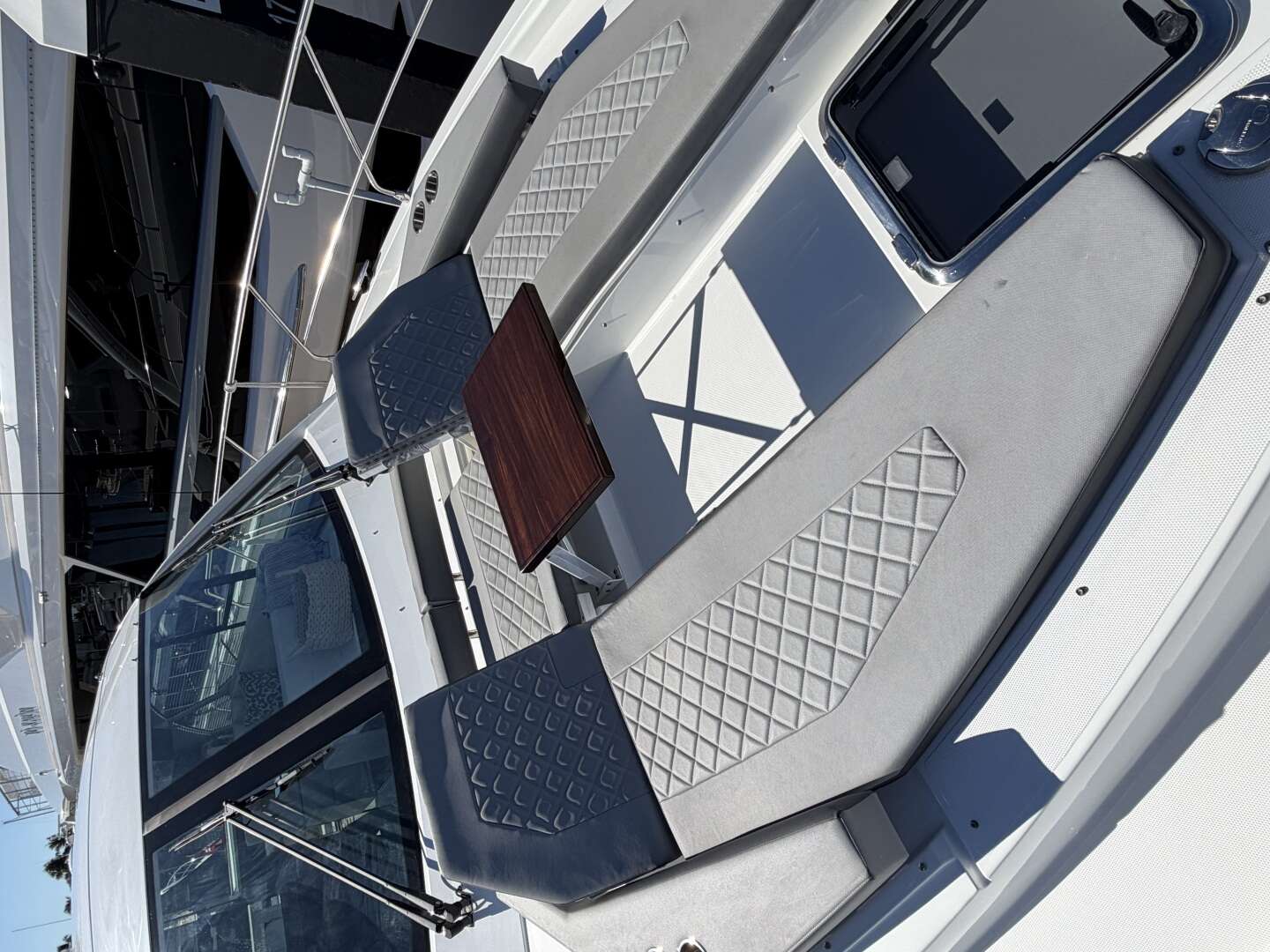 2020 Cruisers Yachts 50 CANTIUS - Image 4
