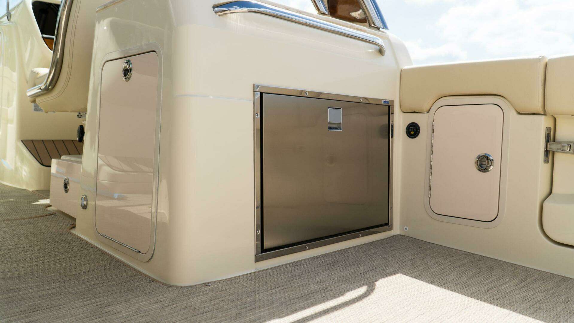 2025 Chris-Craft Calypso - Image 26