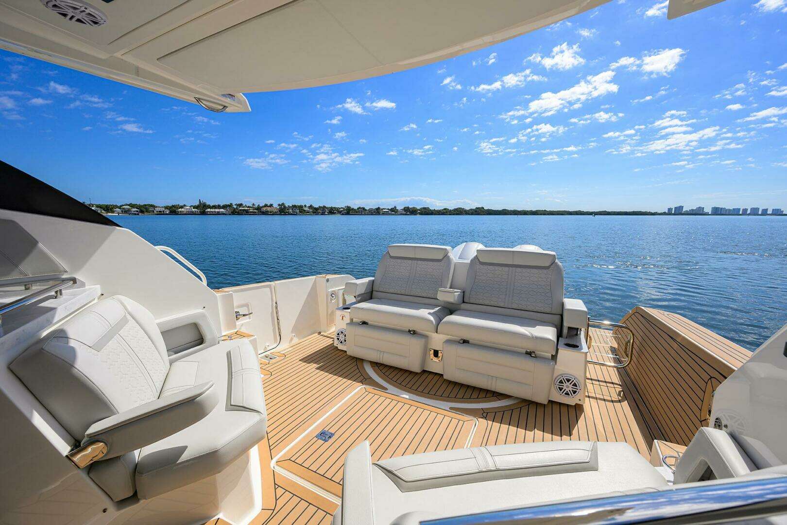 2022 Tiara Yachts 43 LE - Image 27