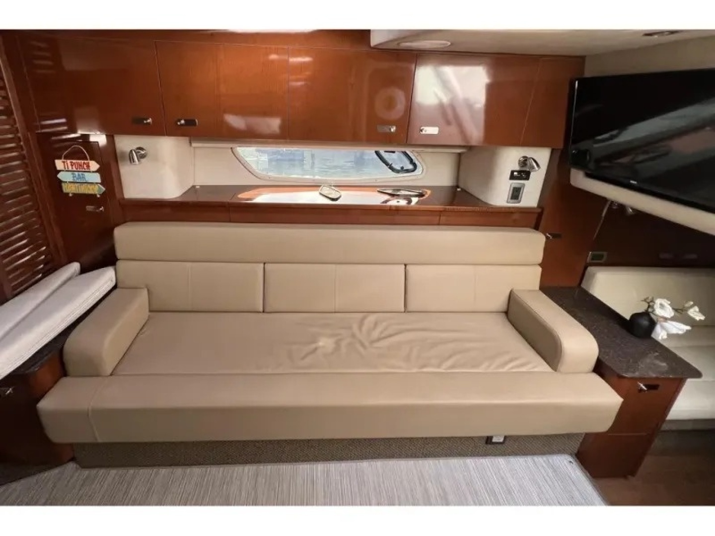 2012 Sea Ray 370 SUNDANCER - Image 18