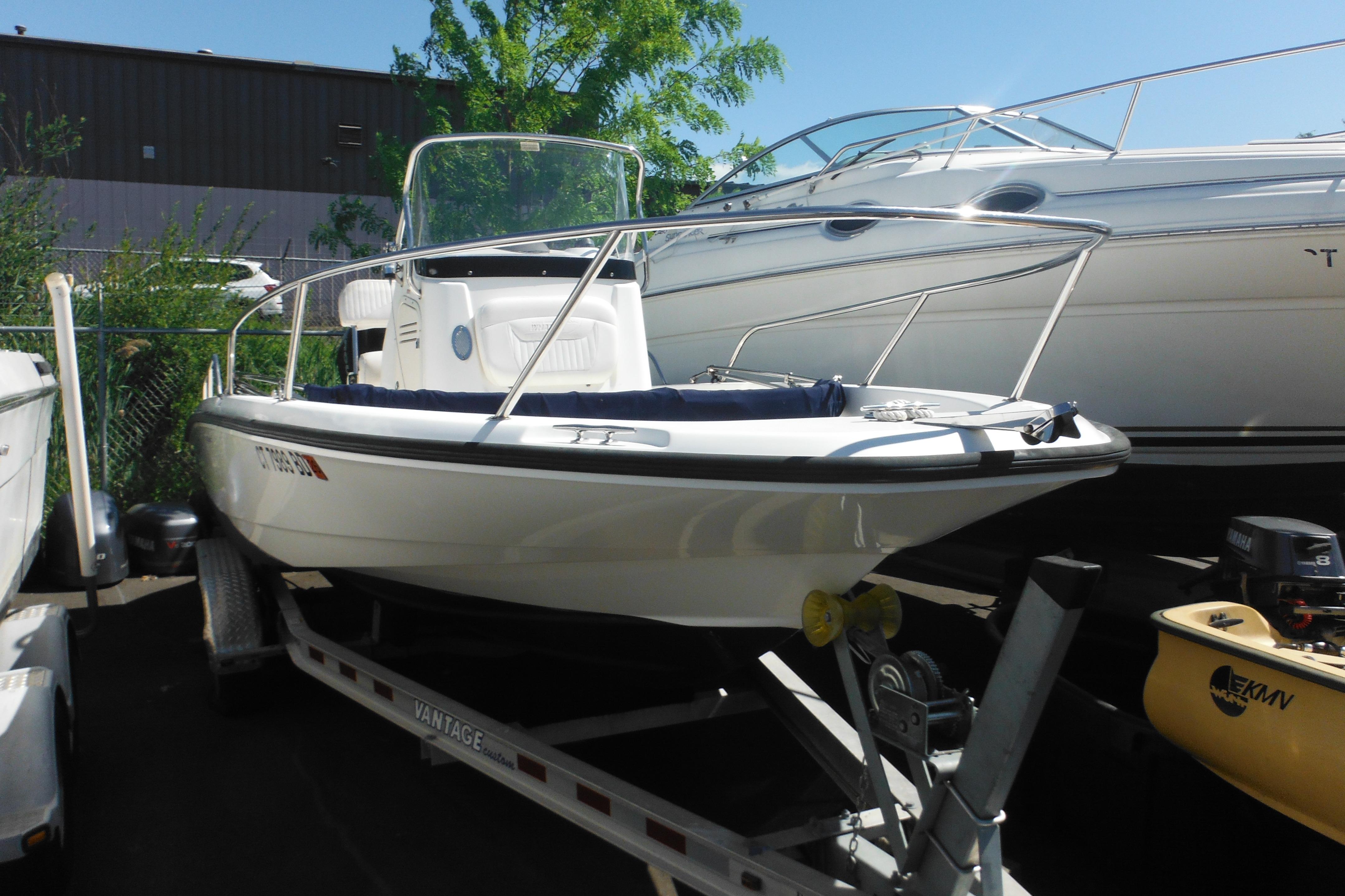 2009 Boston Whaler 200 Dauntless