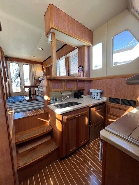 2006 Mainship 43 Trawler - Image 5