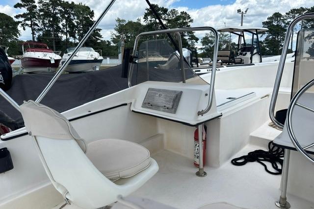 1989 Henry O 150 Dual Console boat interior with seating and steering wheel.