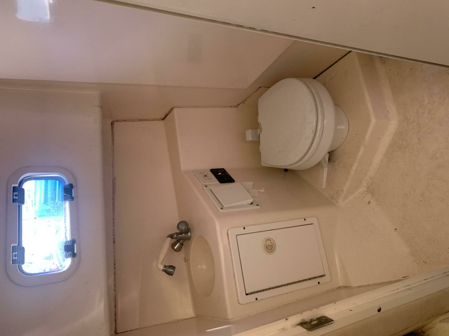 2003 Edgewater 265 Express - Image 18