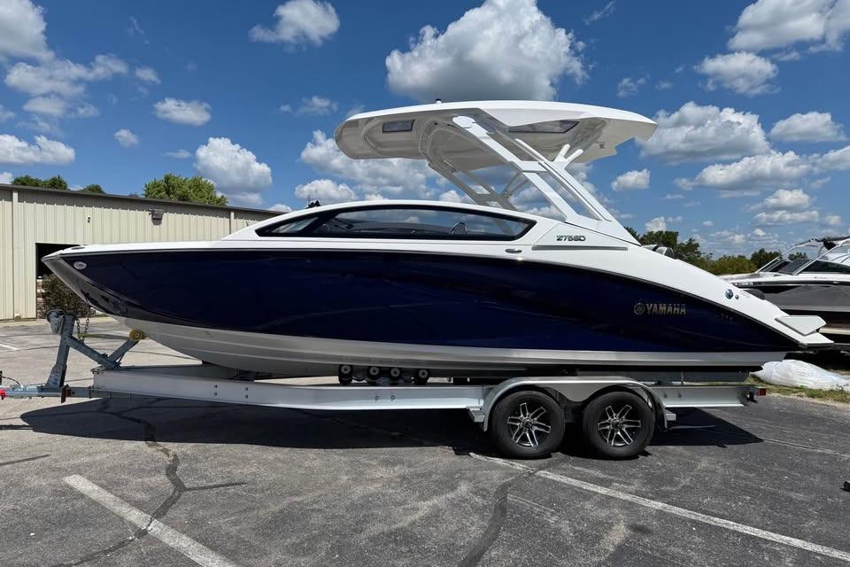2026 Yamaha Boats 275SD on trailer under blue sky with clouds.