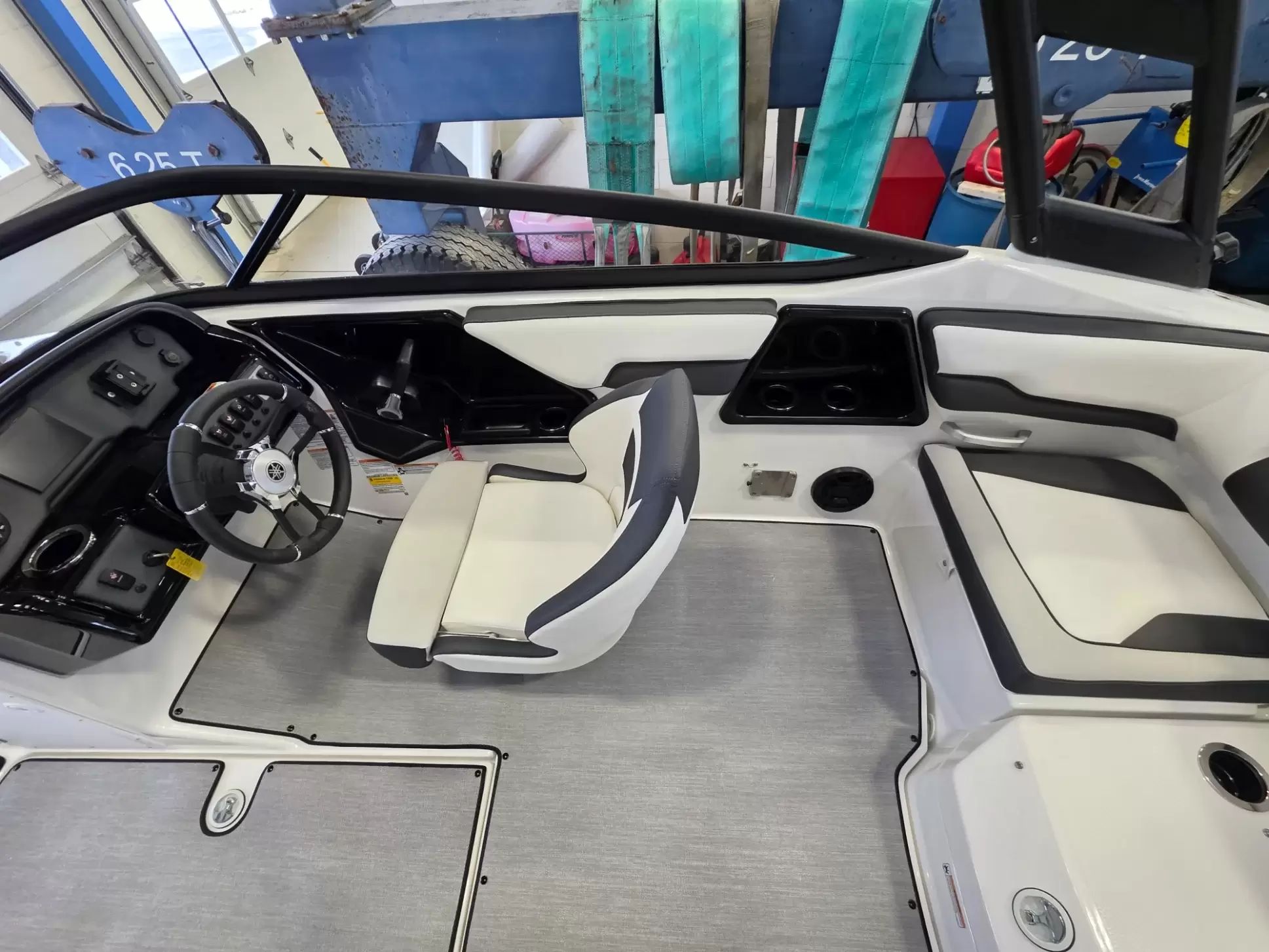2026 Yamaha Boats AR195 - 8