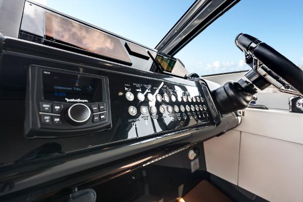 2023 Cruisers Yachts 42 GLS OB - 24