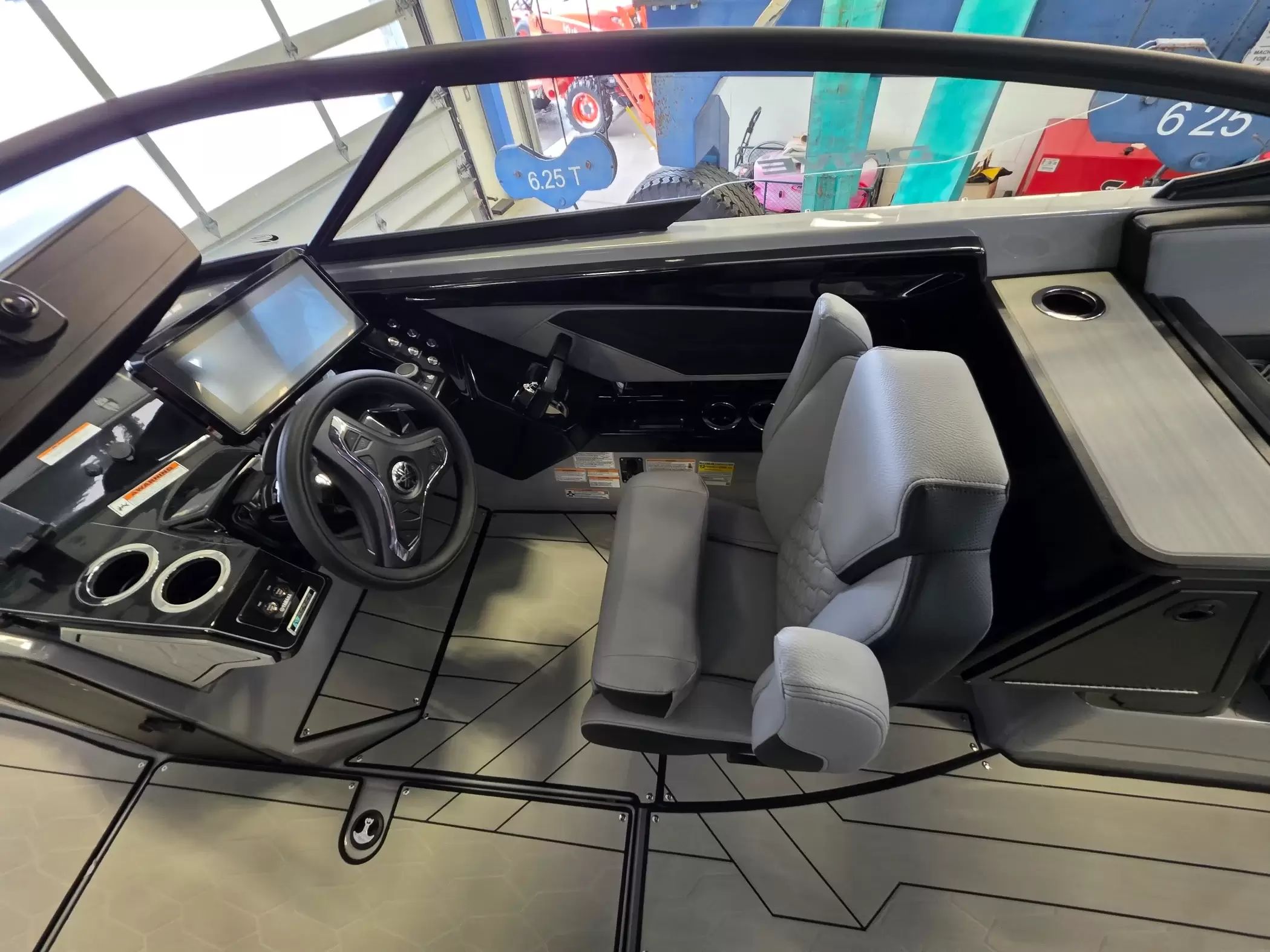 2026 Yamaha Boats 255XD - 10