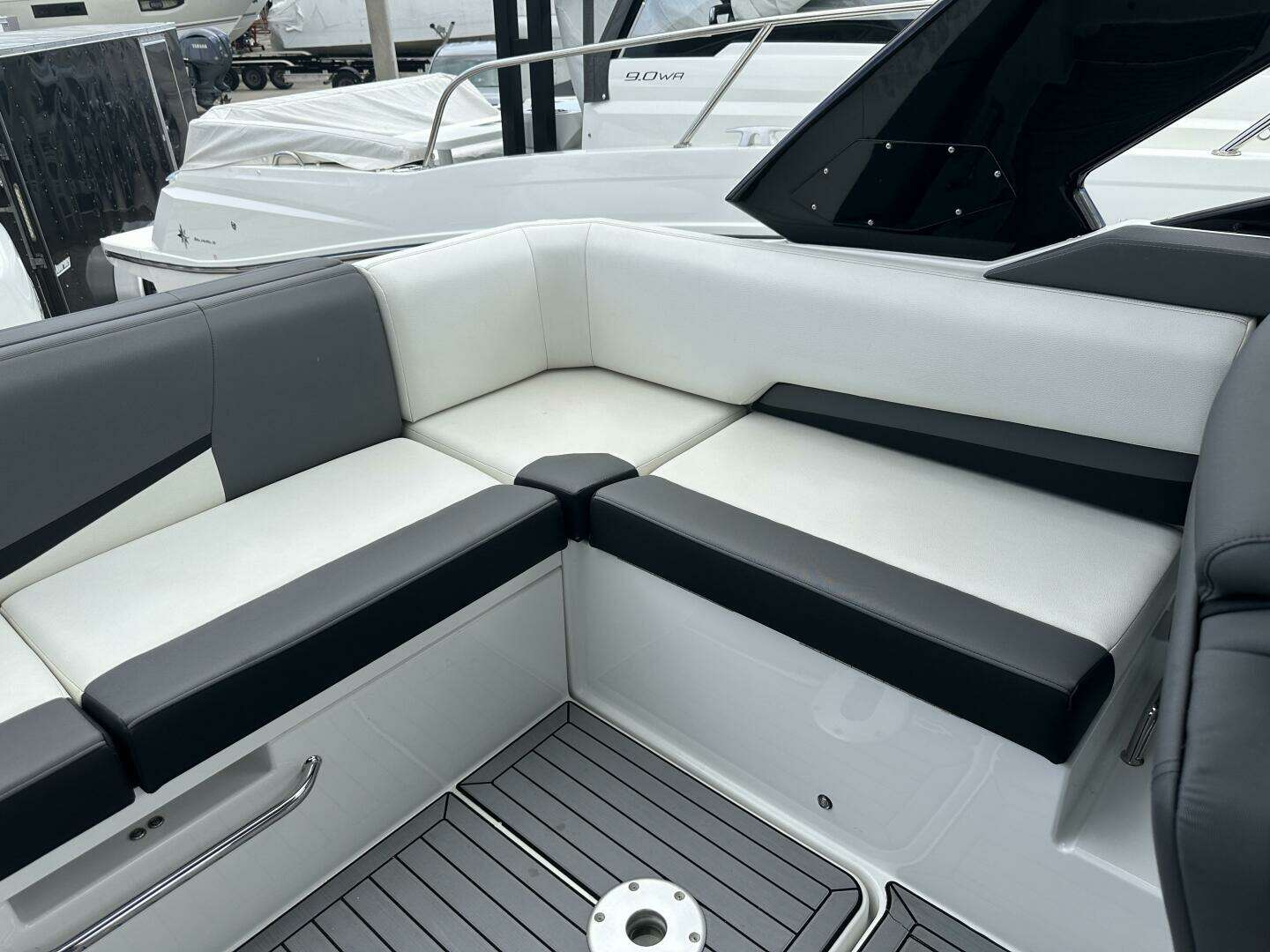 2019 Cruisers Yachts 338 Outboard - Image 41
