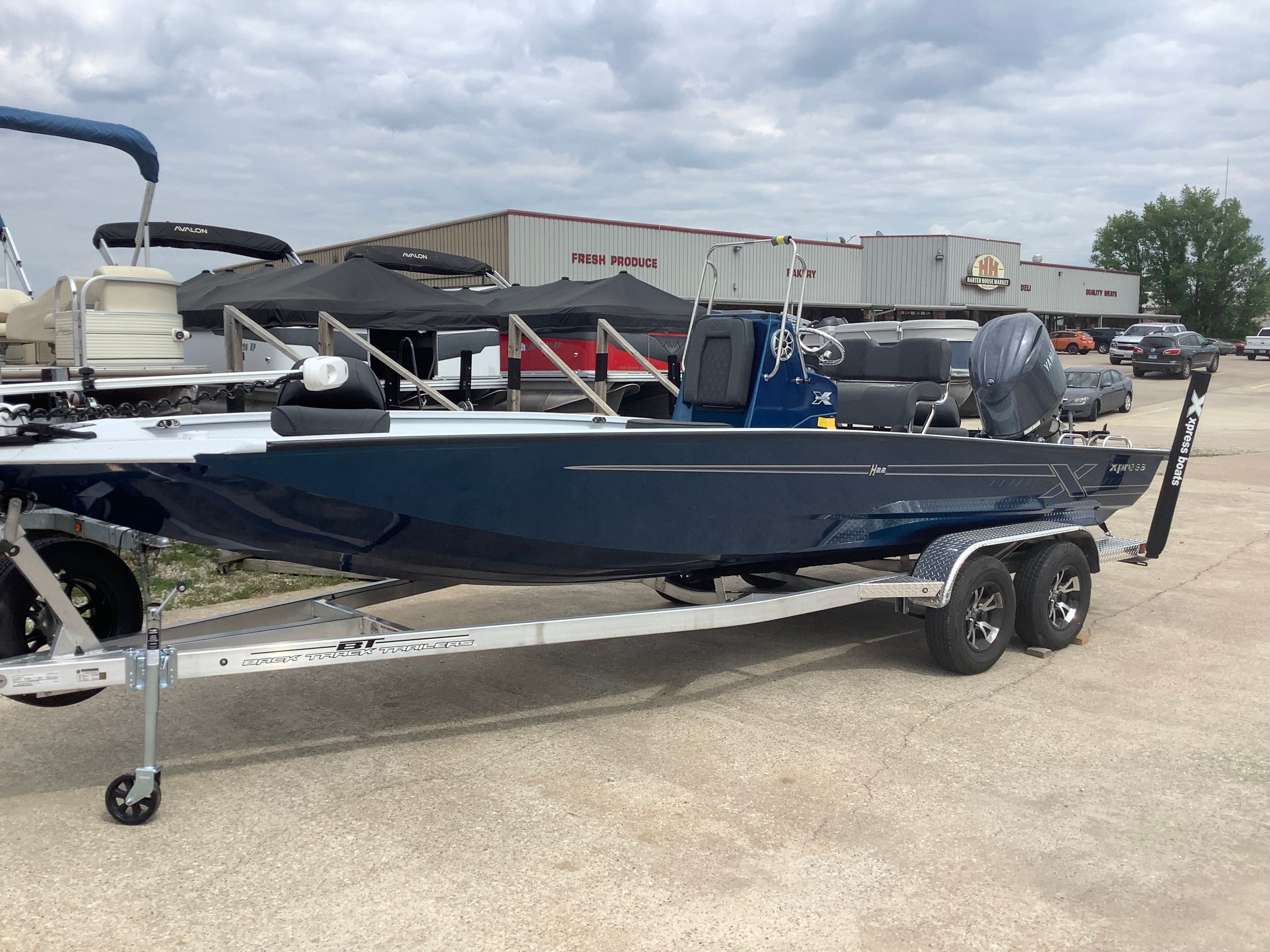 2026 Xpress H22B Bay