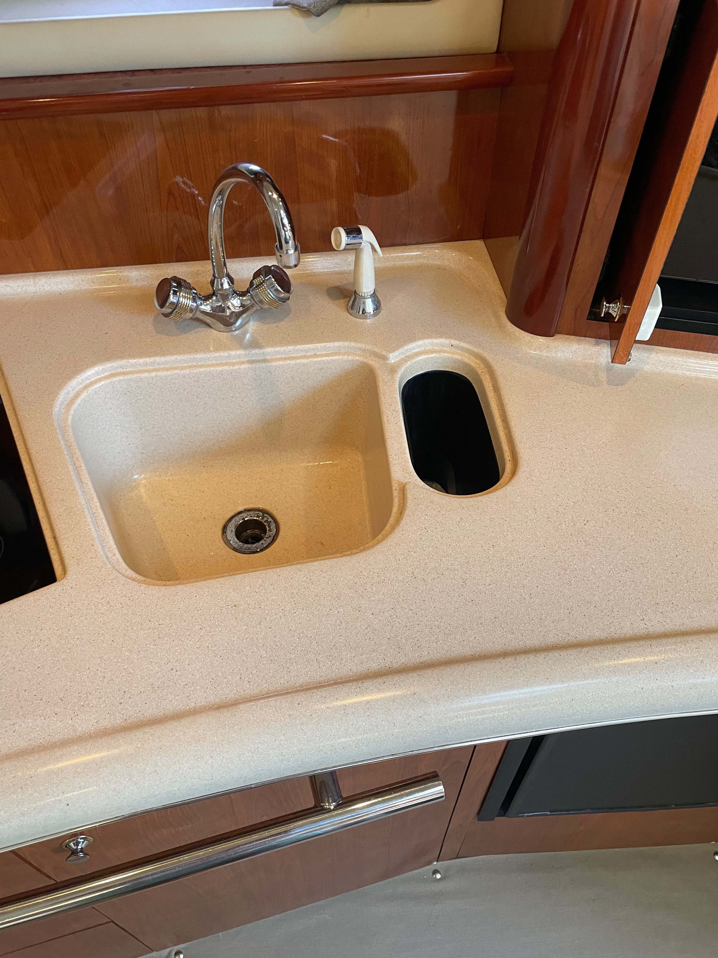 2003 Sea Ray 420 Sundancer - 26