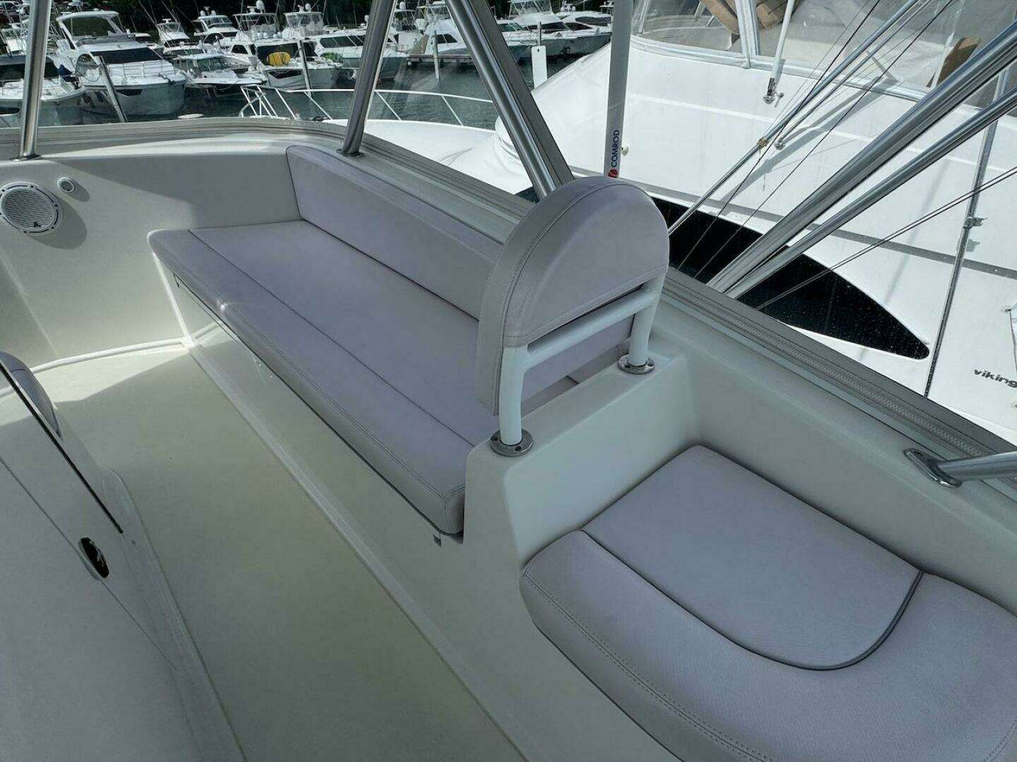 2007 Viking 52 Convertible - Image 34
