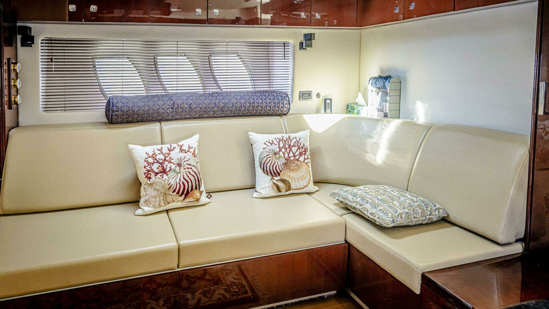 2011 Sea Ray 580 Sundancer - Image 27