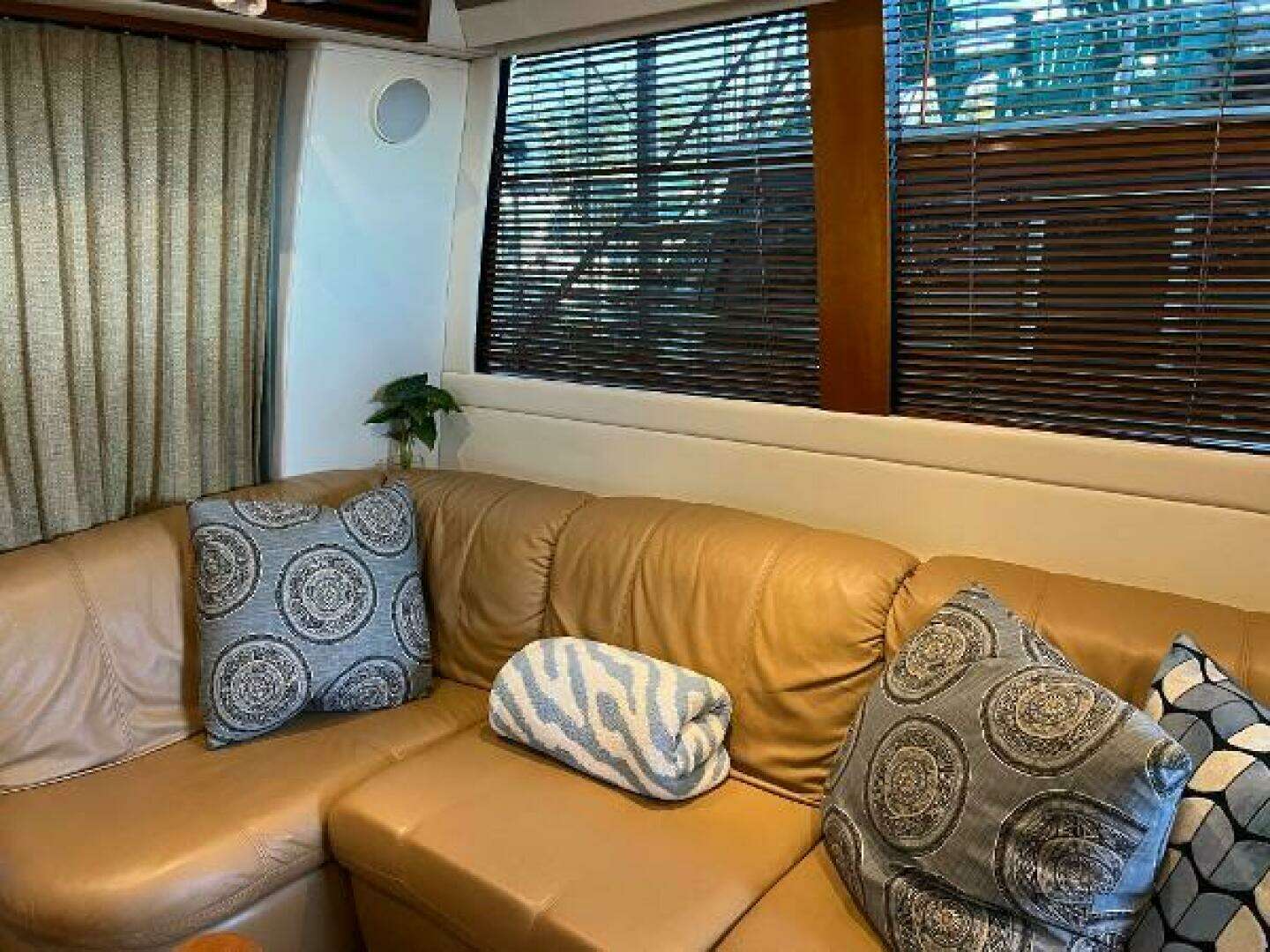 2001 Carver 450 Voyager Pilothouse - Image 77