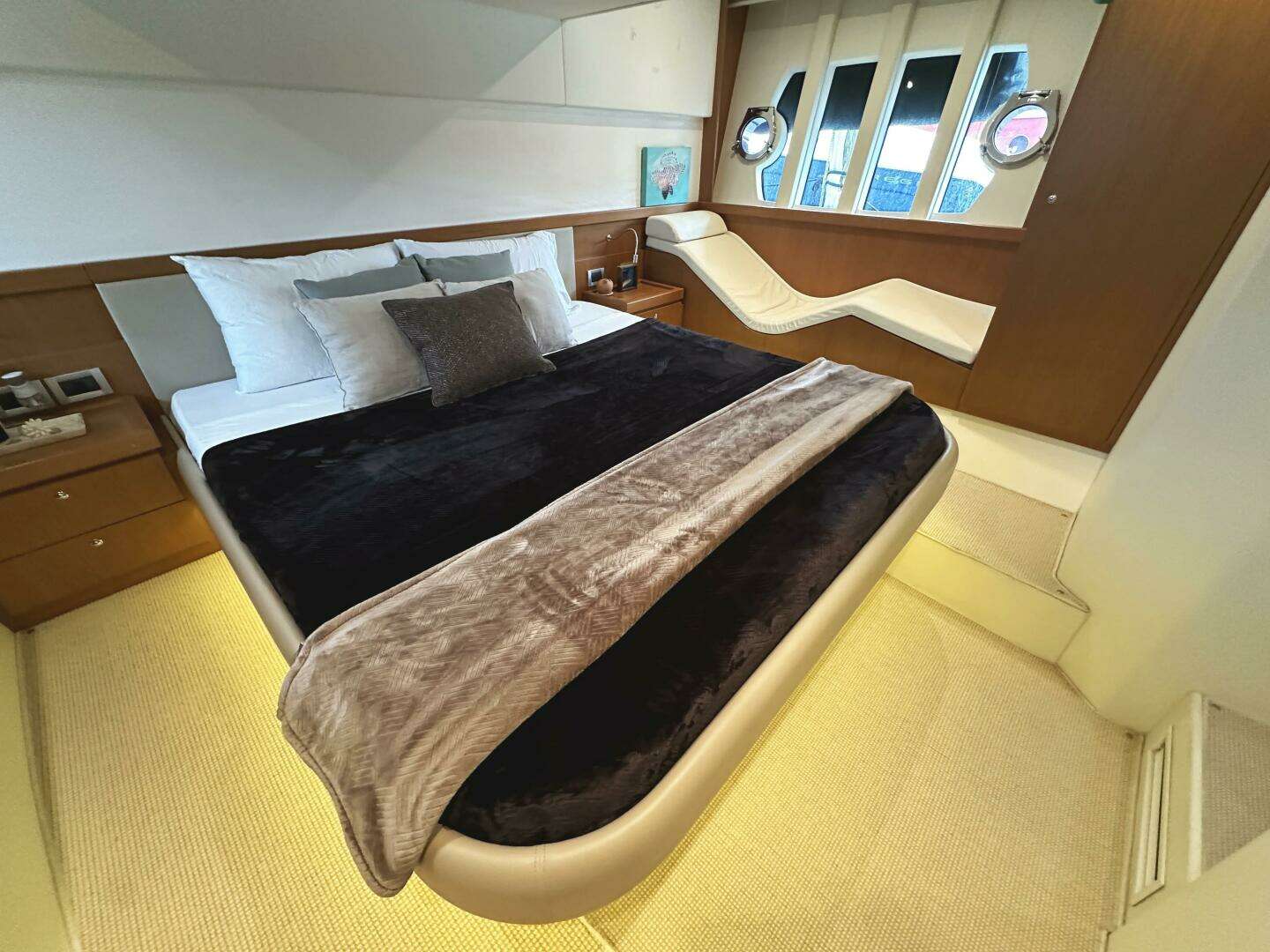 2014 Ferretti Yachts 530 - Image 26