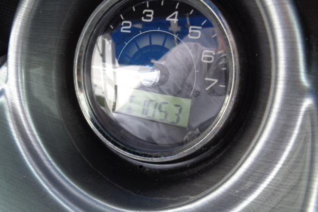 Close-up of a 2019 Monterey 218SS Super Sport speedometer displaying 105.3 hours.