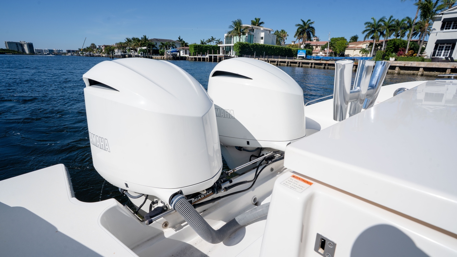 2018 Pursuit 325 OS - Image 11
