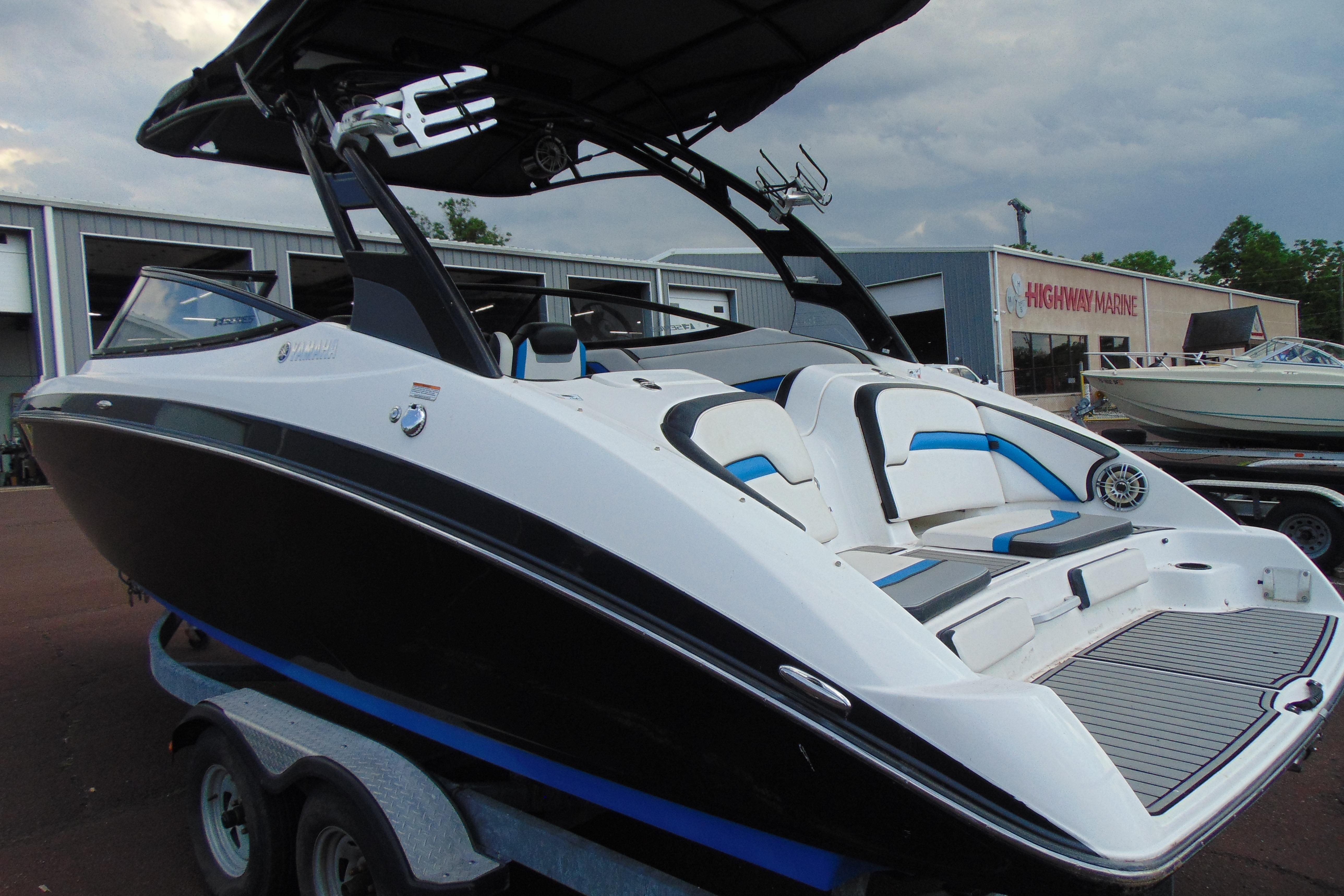 2016 Yamaha Boats 242X E-Series, black and white, on trailer at Highway Marine.