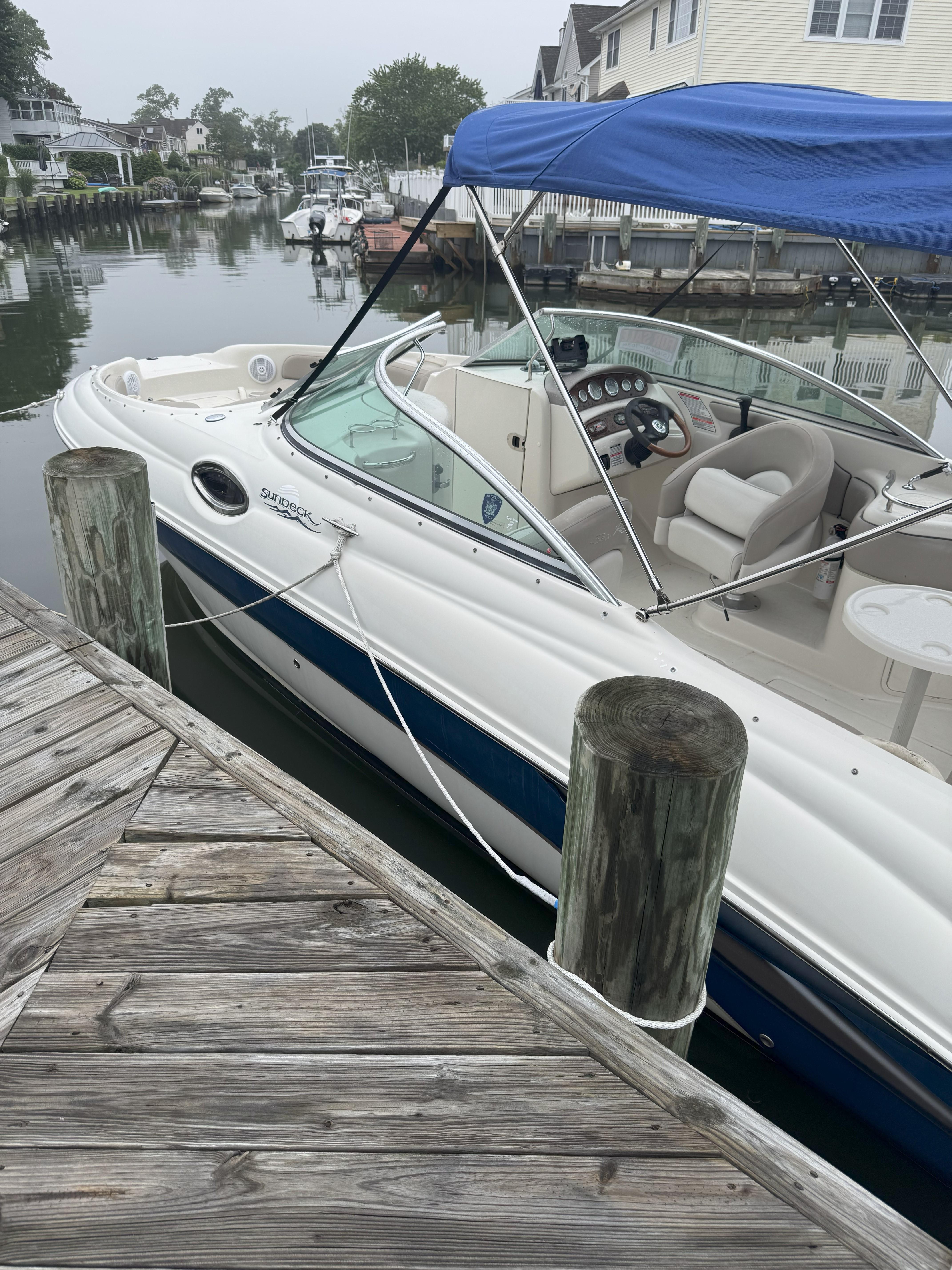 2004 Sea Ray 240 Sundeck