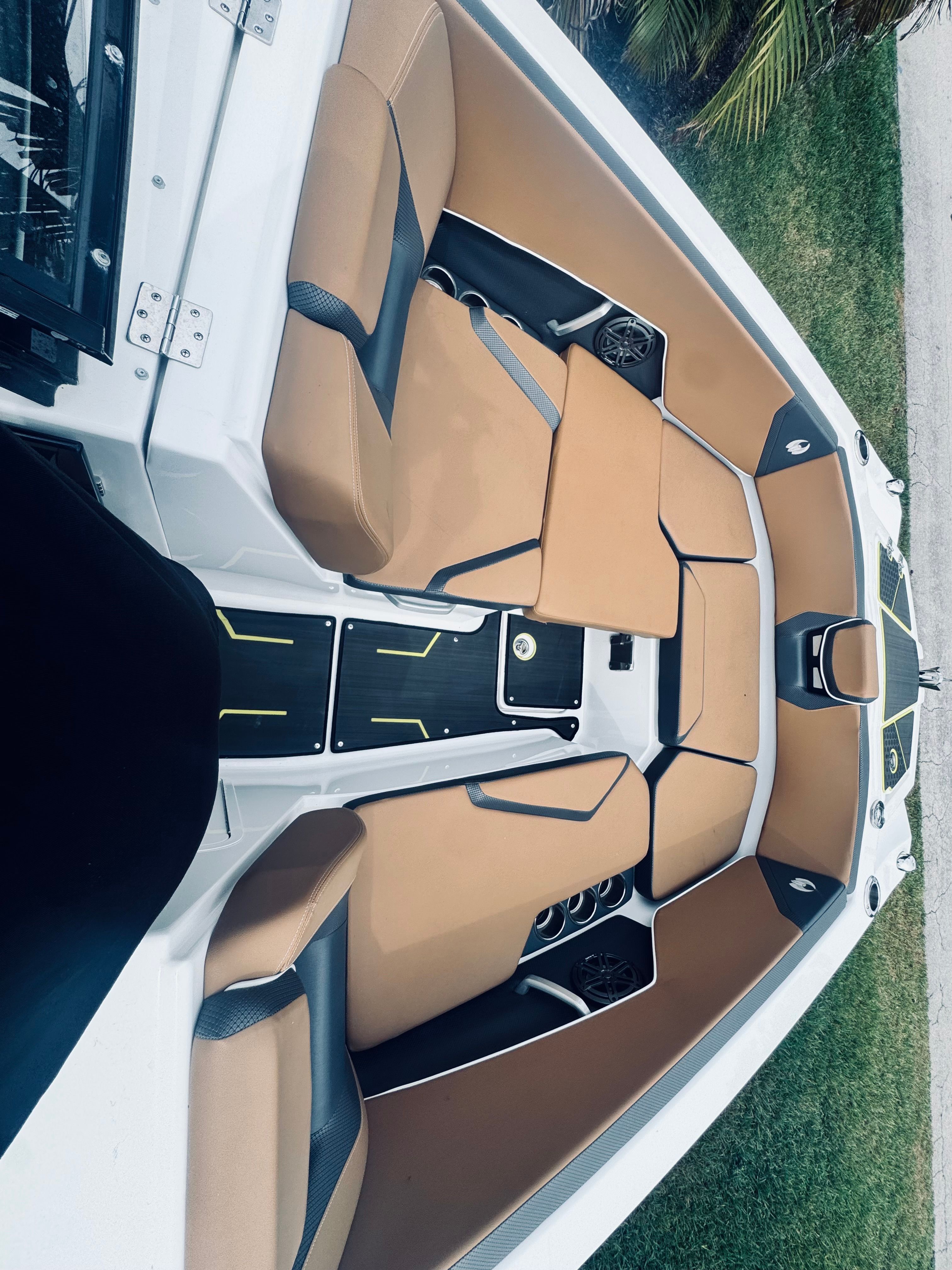 2024 Scarab 285 ID factory Tour boat - 12