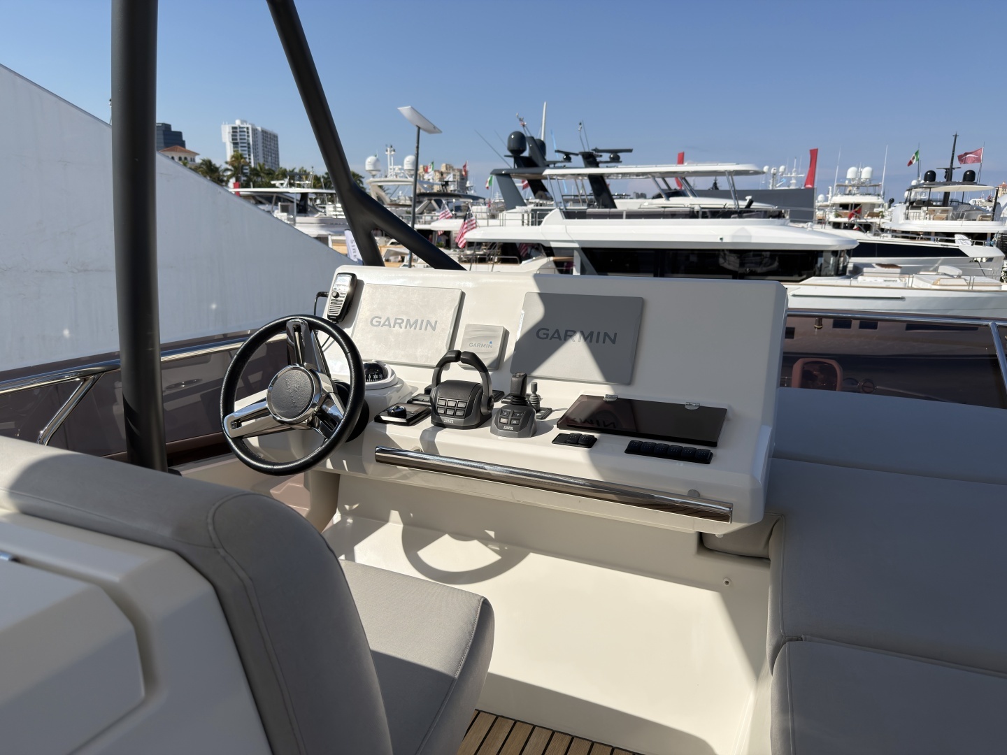 2023 Prestige 520 - Image 21