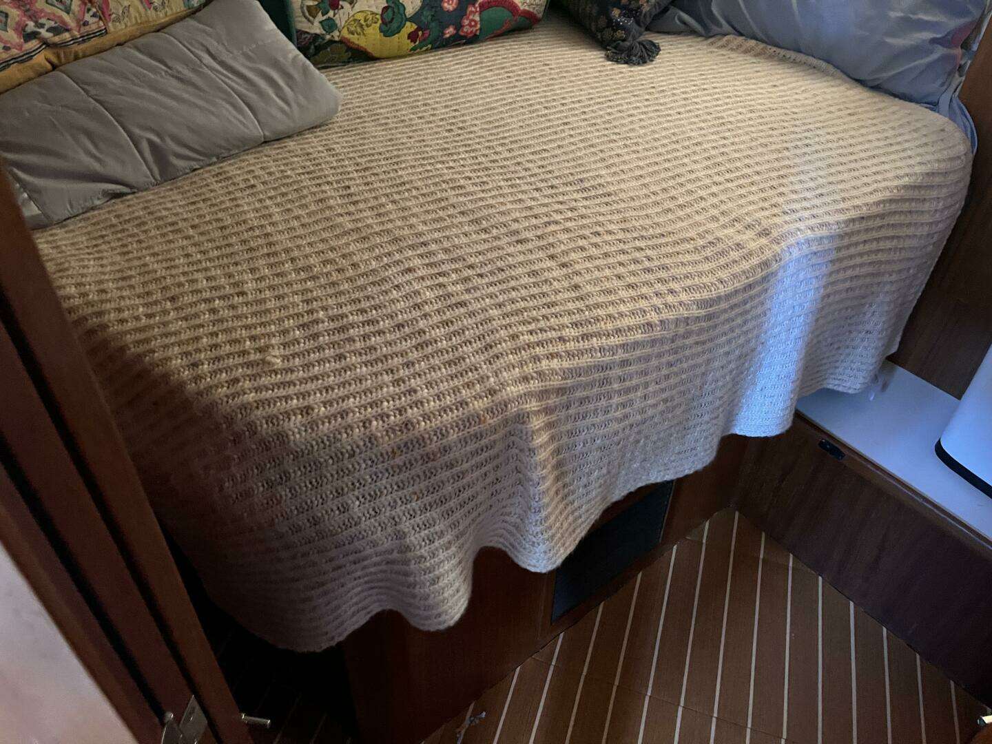 1995 Carver 440 Aft Cabin - Image 33