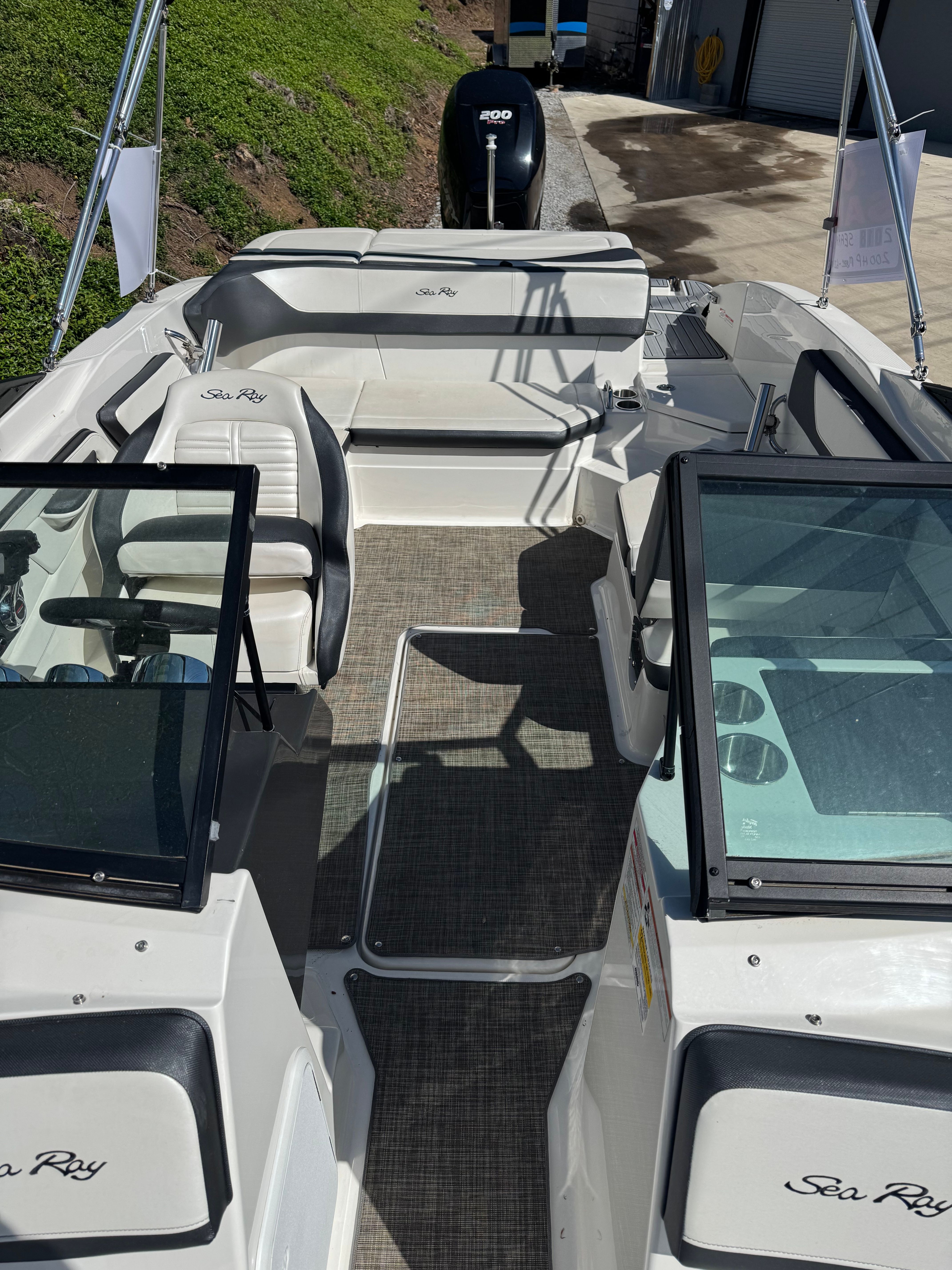 2018 Sea Ray SPX 210 Outboard - 6