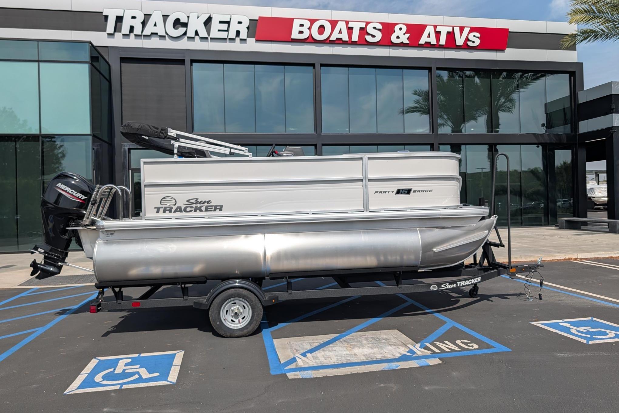 2026 Sun Tracker Party Barge 16 DLX