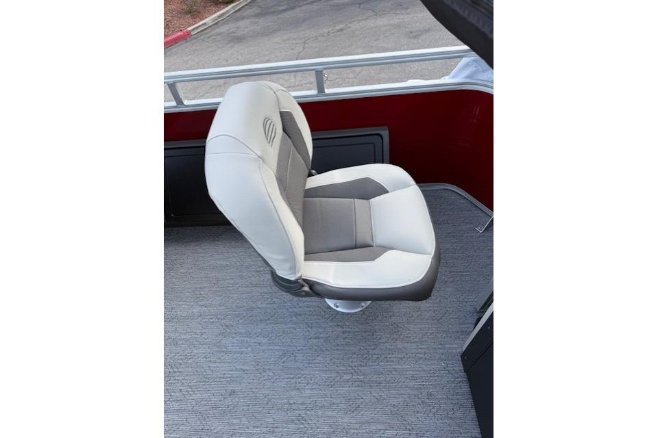 2026 Sun Tracker Fishin' Barge 22 XP3 boat seat, white and gray upholstery.