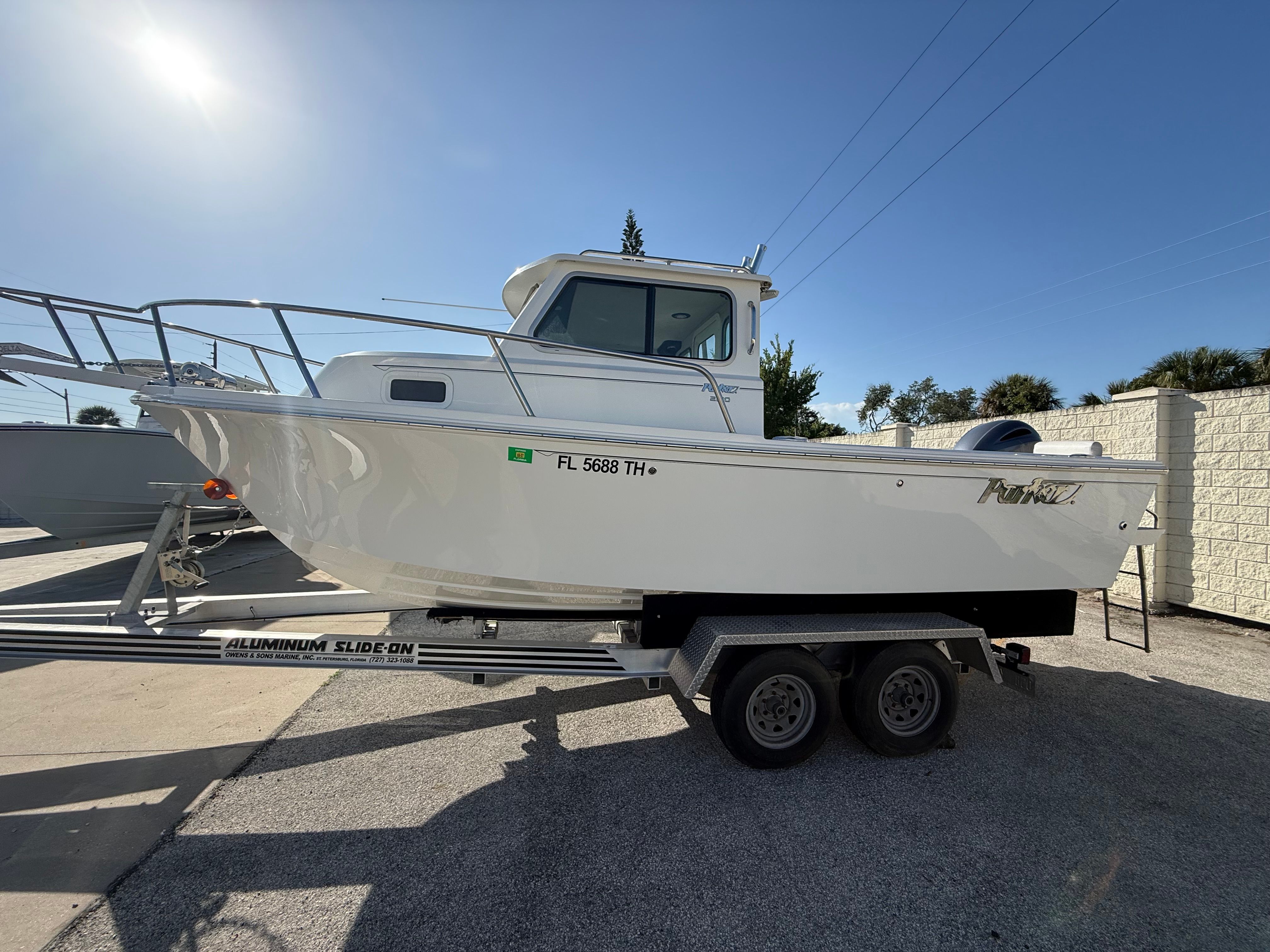 2022 Parker 2120 Sport Cabin