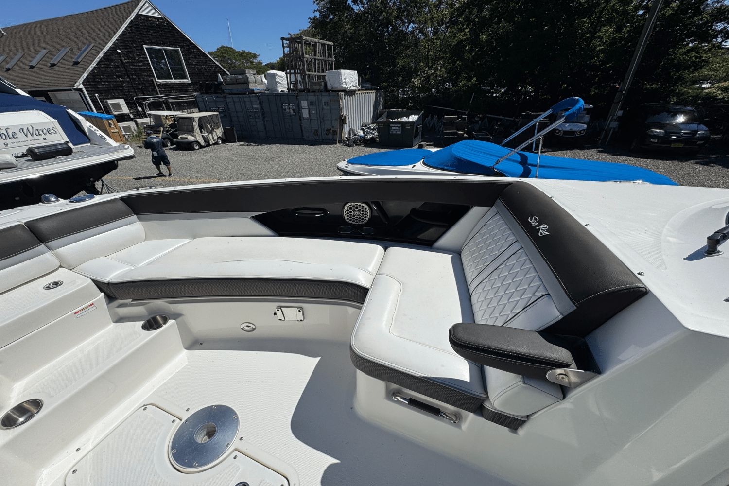 2017 Sea Ray SLX 350 Outboard - 36