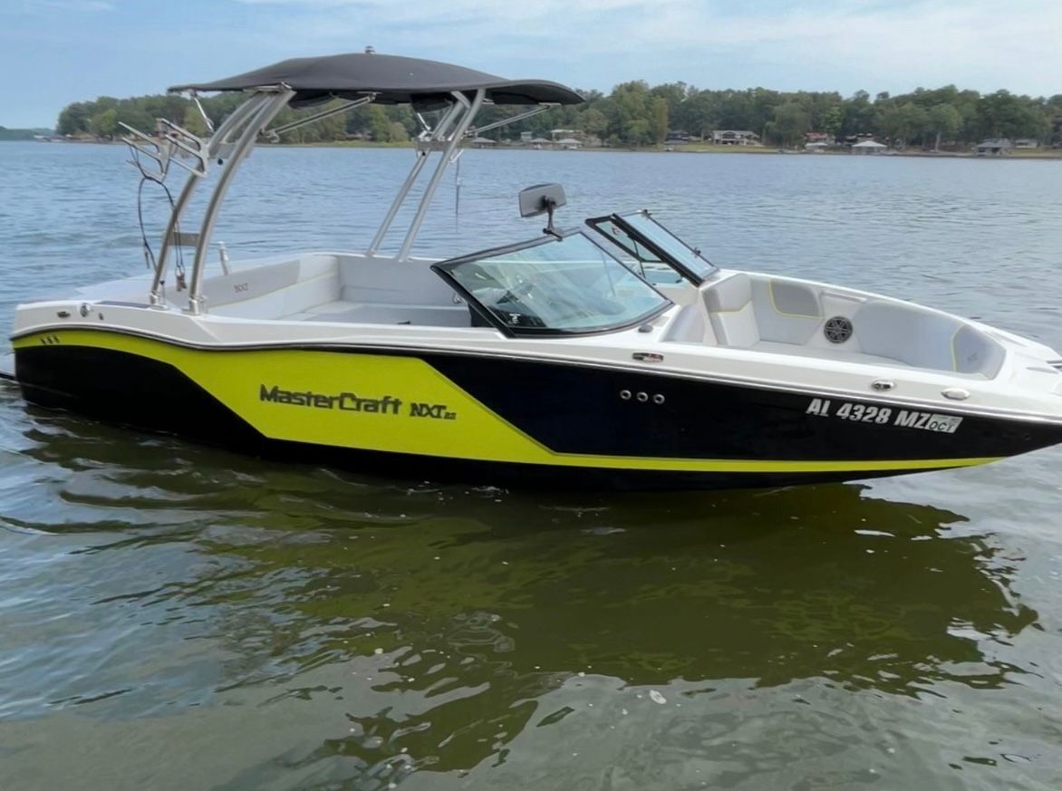 2017 MasterCraft NXT22