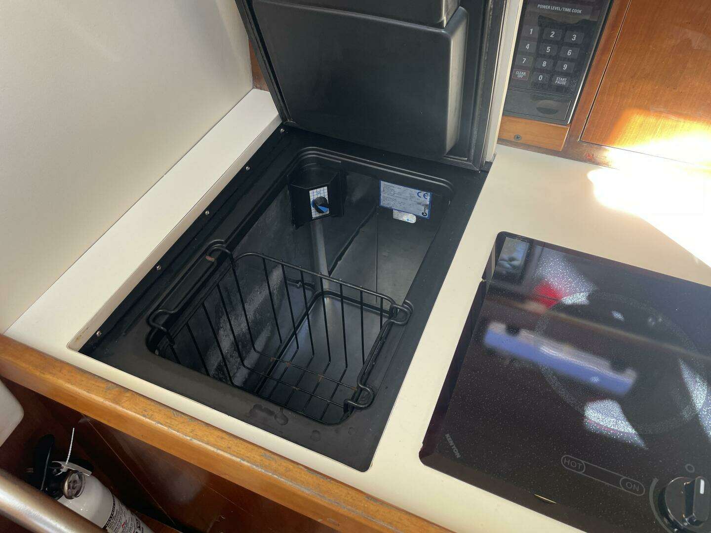 2005 Mainship 30 Pilot II - Image 29