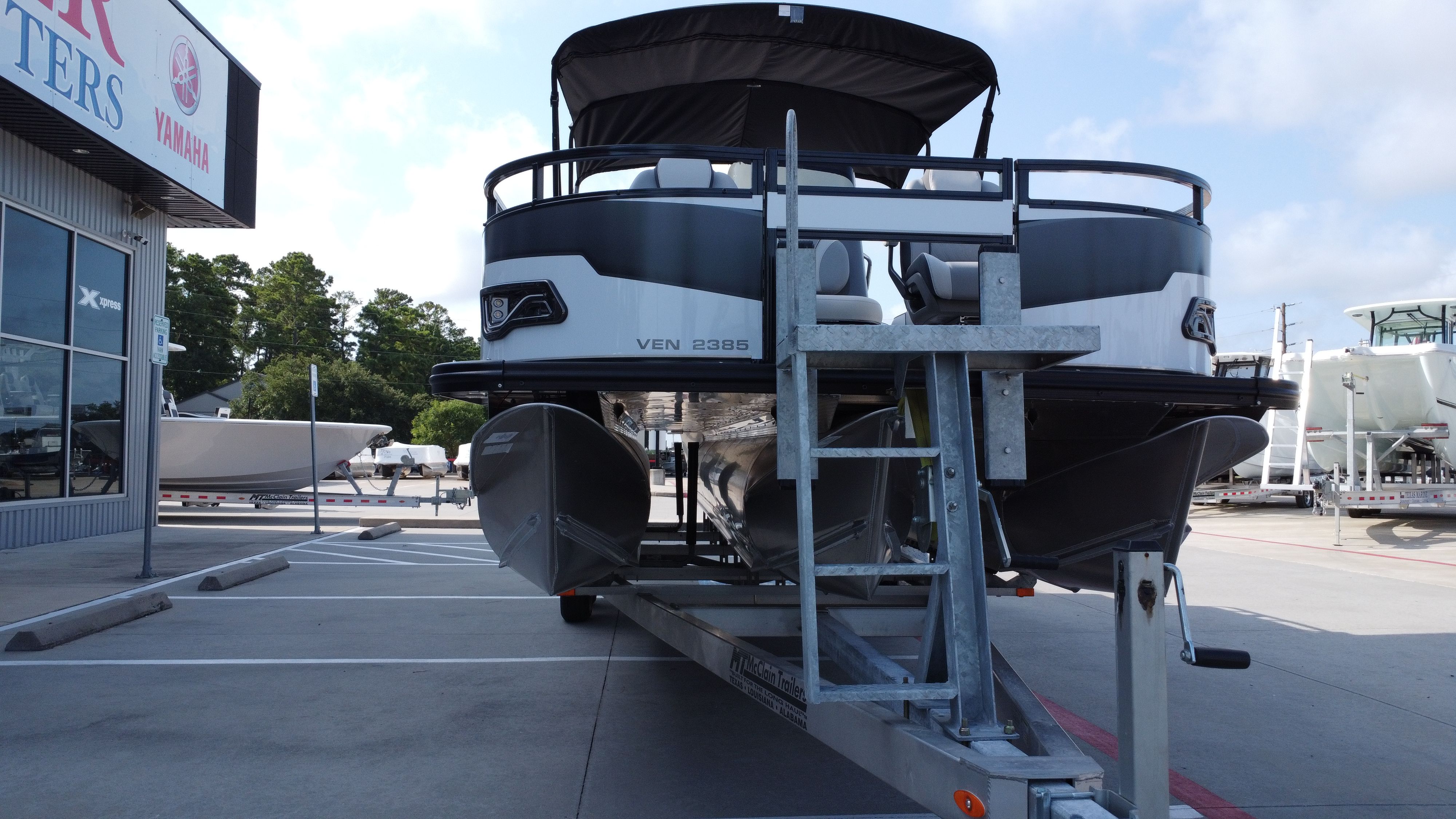 2025 Avalon Venture 85 Center Console Fish - 23' - 32