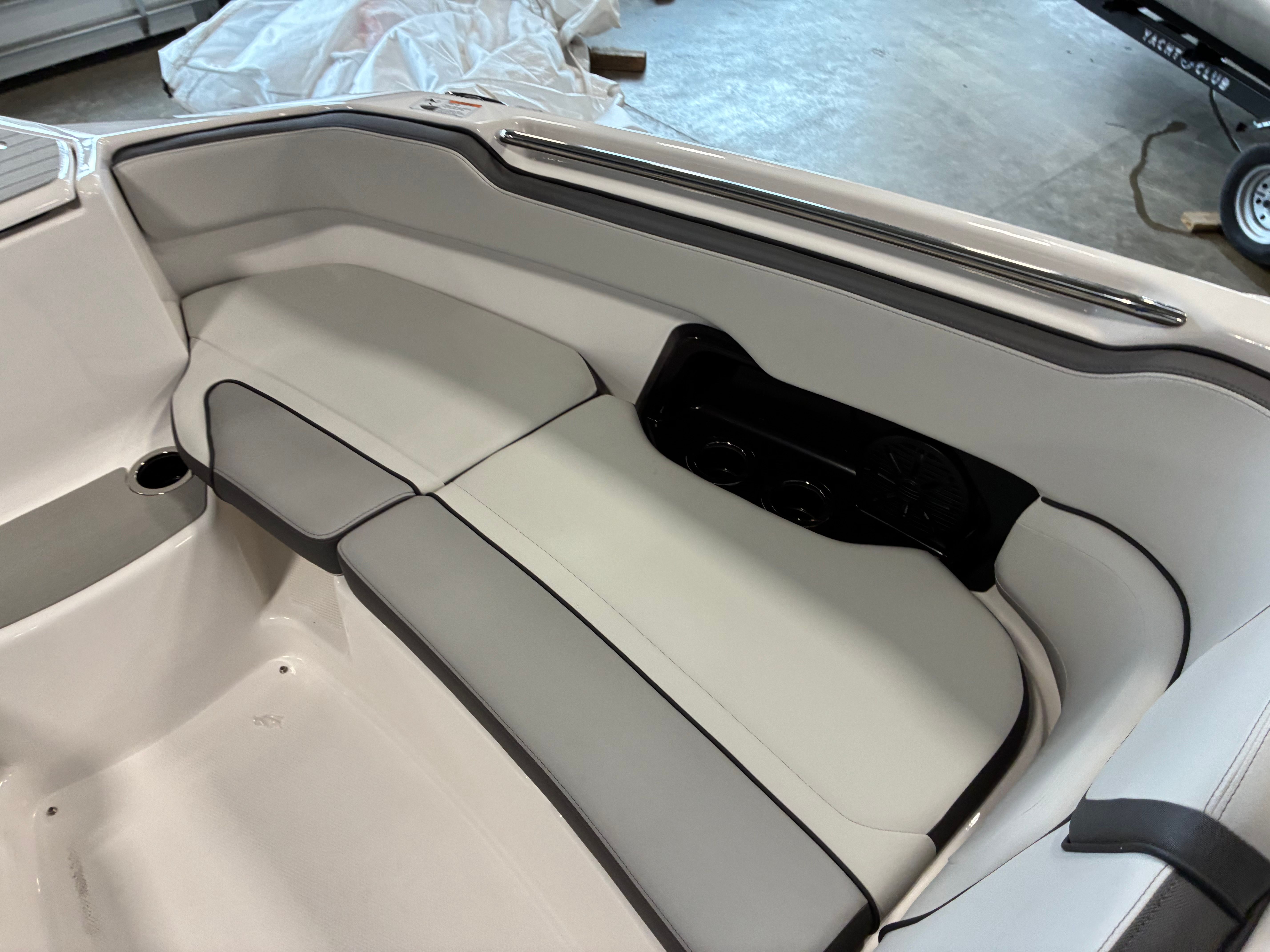 2026 Yamaha Boats AR250 - 11