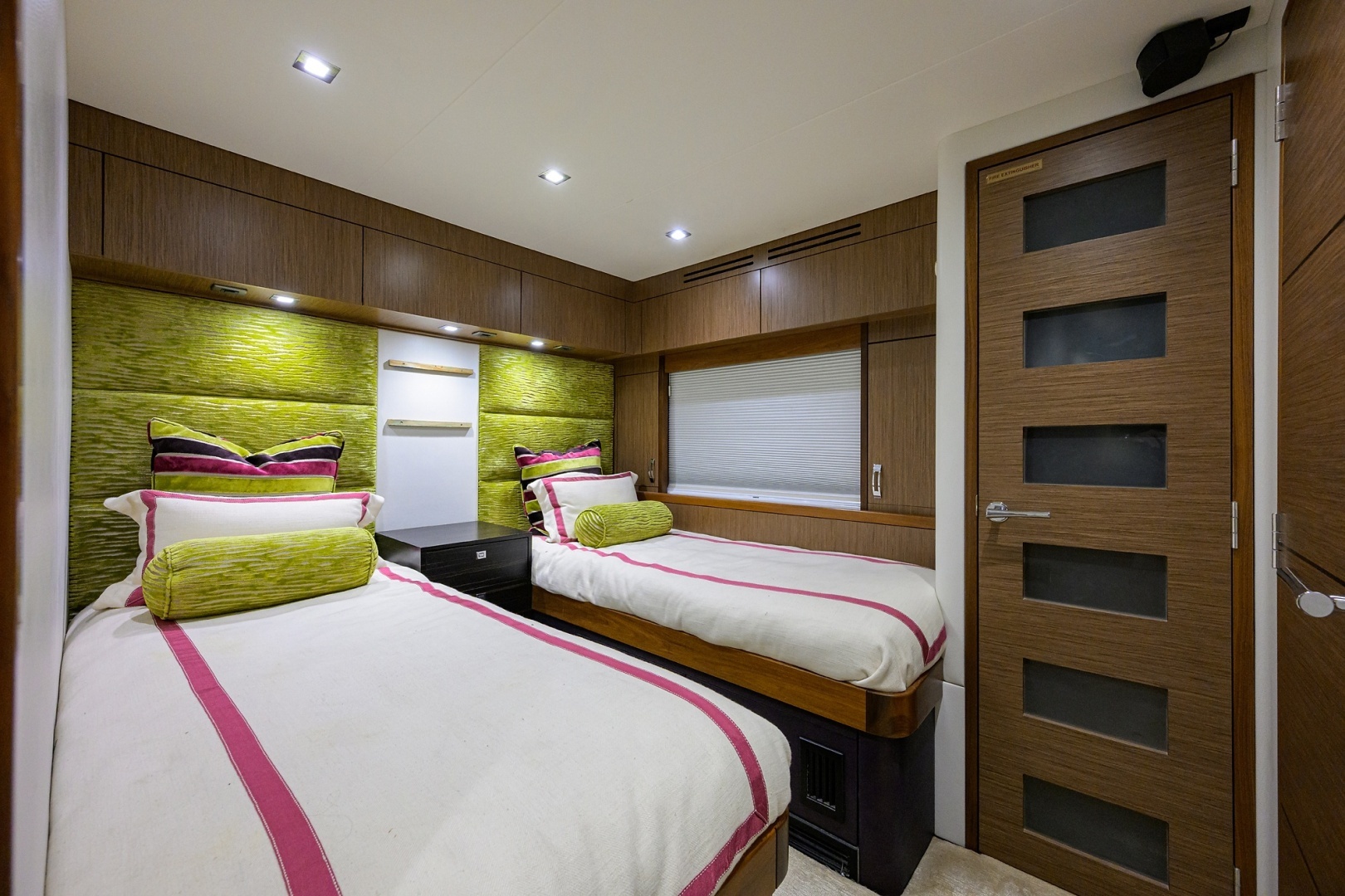 2013 Hatteras 80 Motor Yacht - Image 33