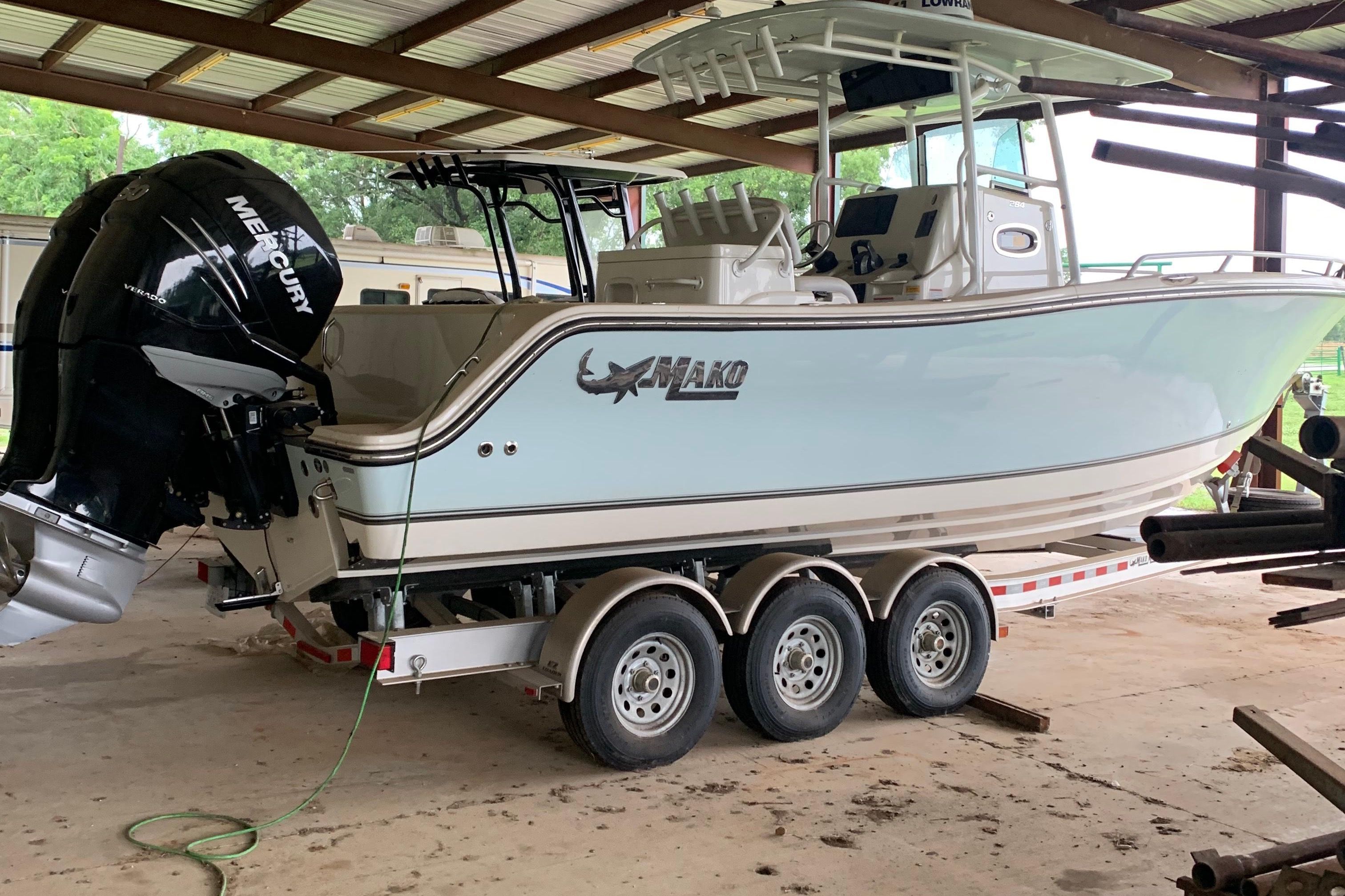 2021 Mako 284 Center Console