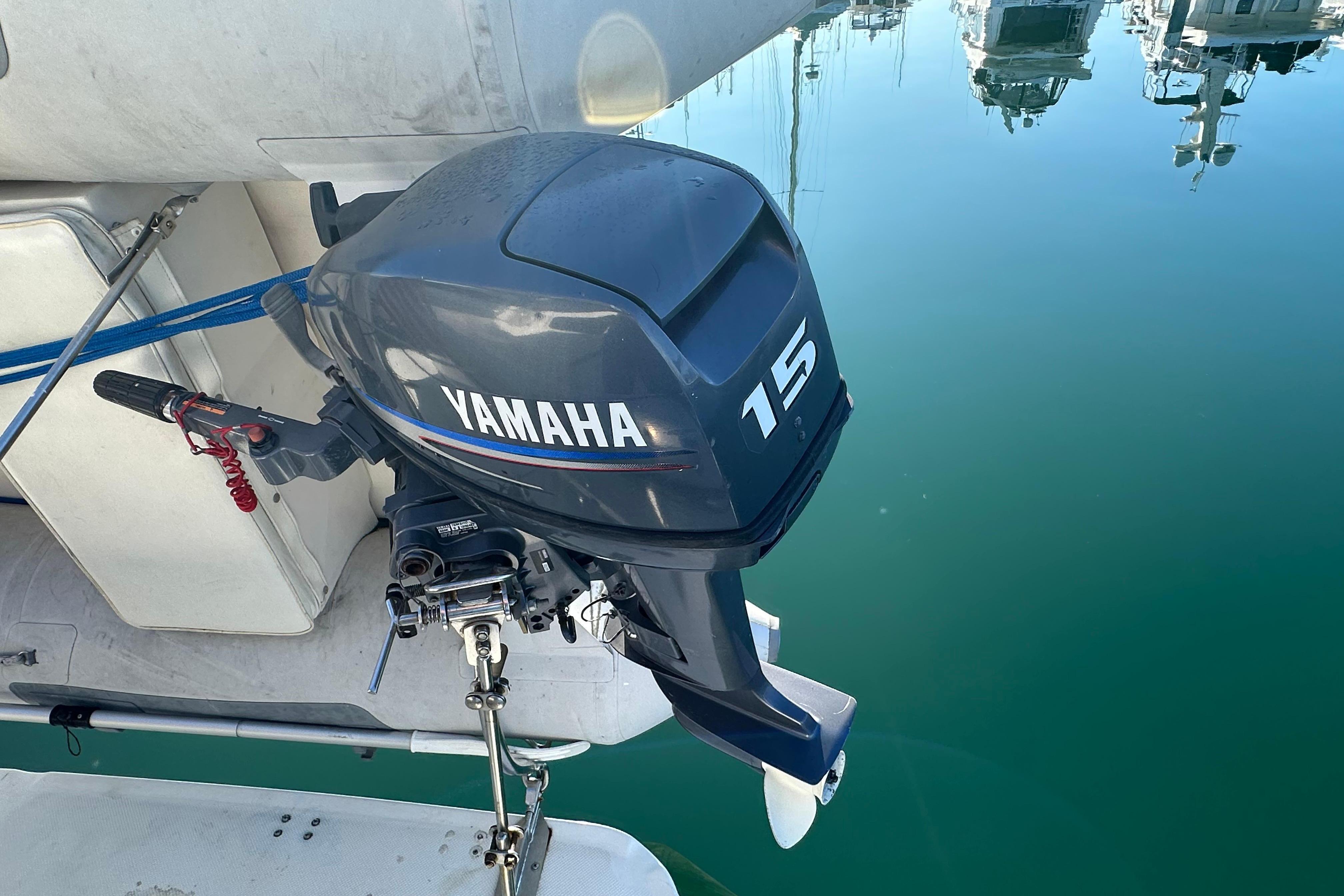 Yamaha 15 outboard motor on a 2000 Bayliner 4087 Aft Cabin Motoryacht.