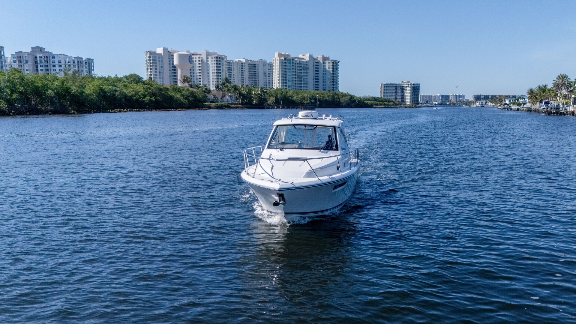 2018 Pursuit 325 OS - Image 5