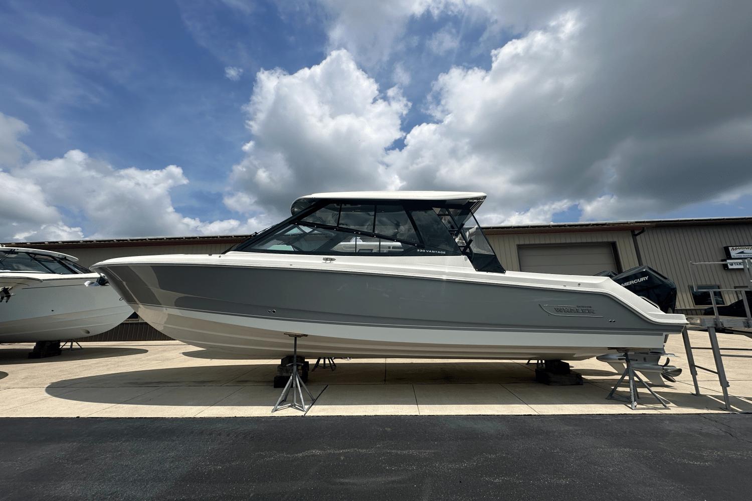 2025 Boston Whaler 330 Vantage - 5