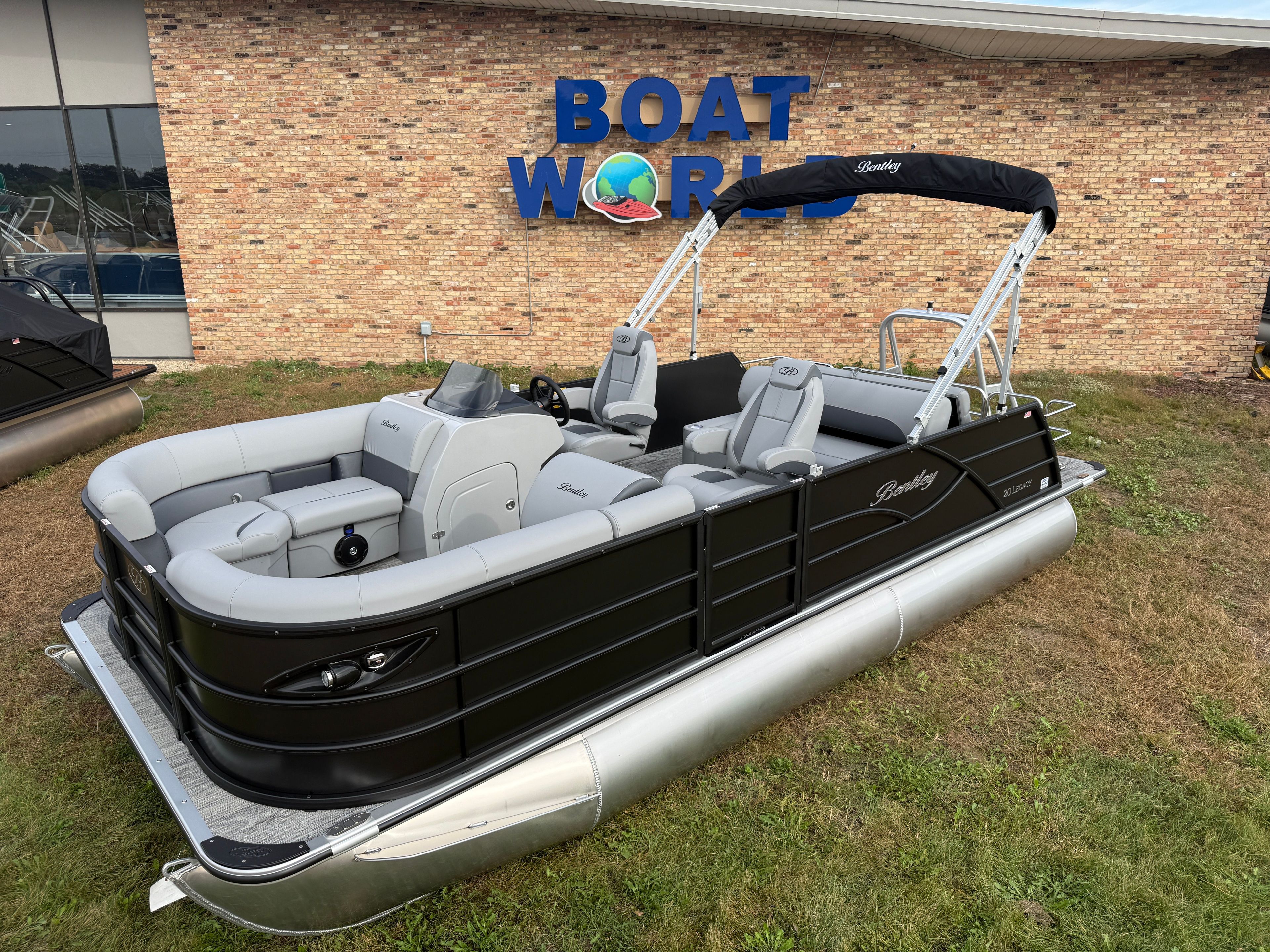 2026 Bentley Pontoons Legacy 220 Swingback Pontoon & Honda 4-Stroke EFI