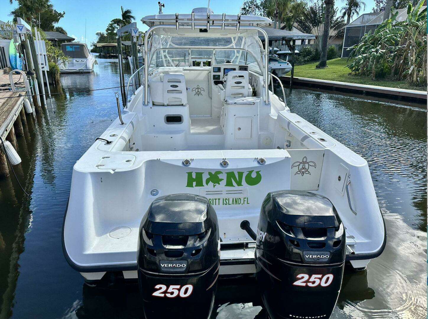 2005 Boston Whaler 305 Conquest - Image 3