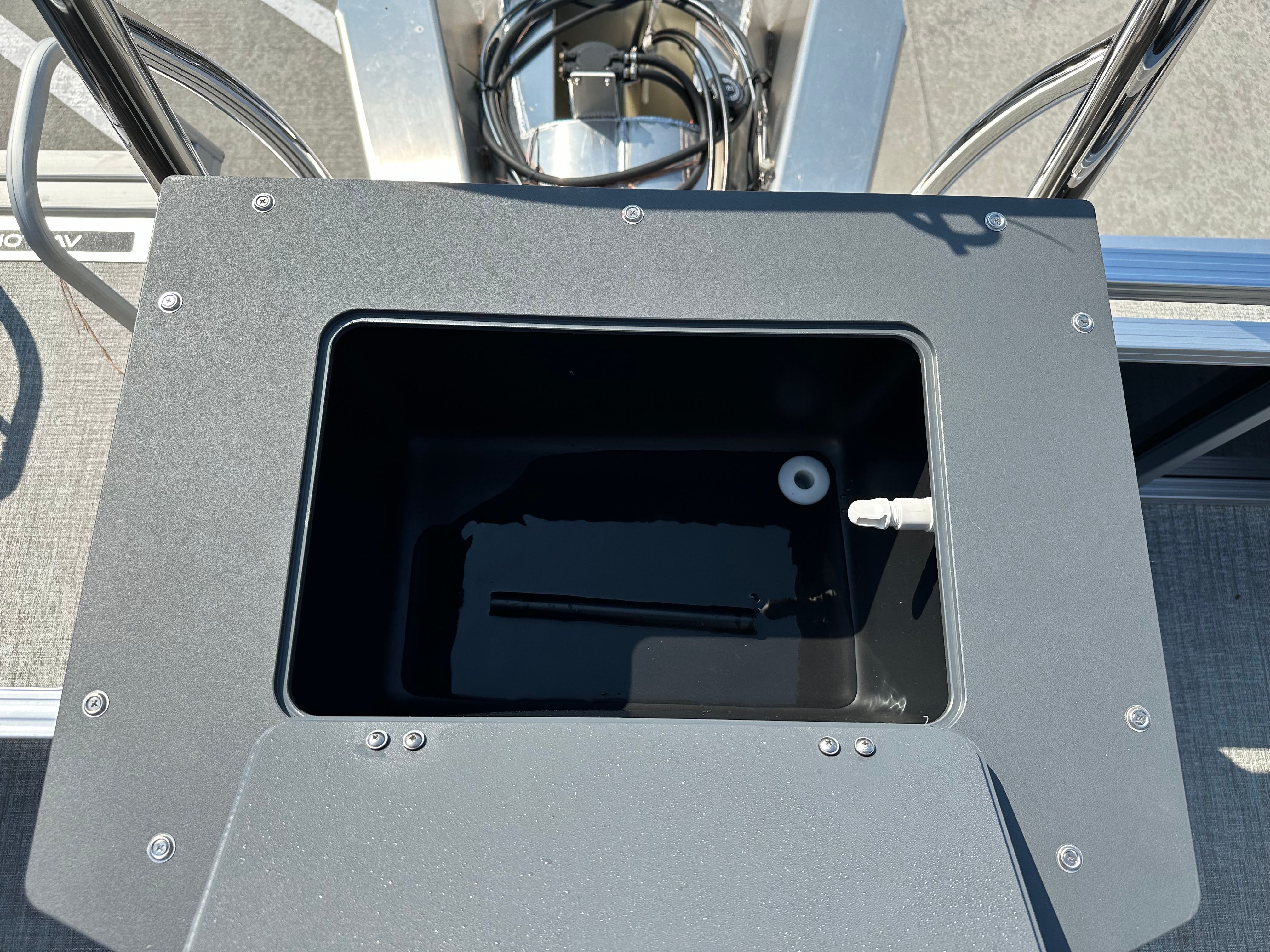 2025 Avalon Venture Rear Fish - 21' - 31