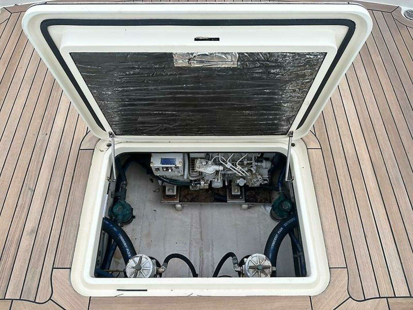 2002 San Juan 38 - Image 6