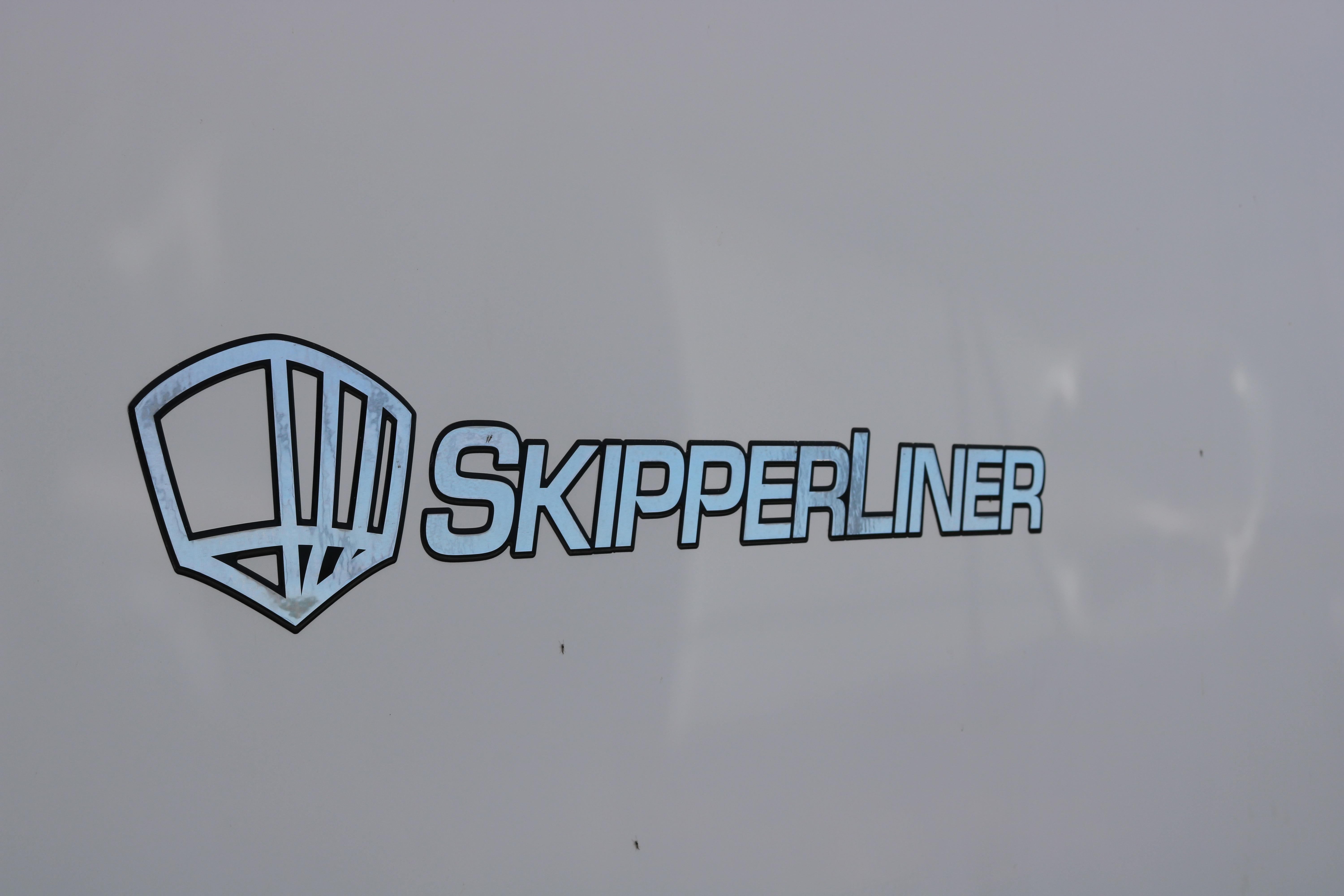 Skipperliner 480 Flybridge 2010 logo on a white background.