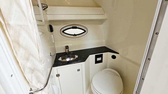 2016 Monterey 295 Sport Yacht - 21
